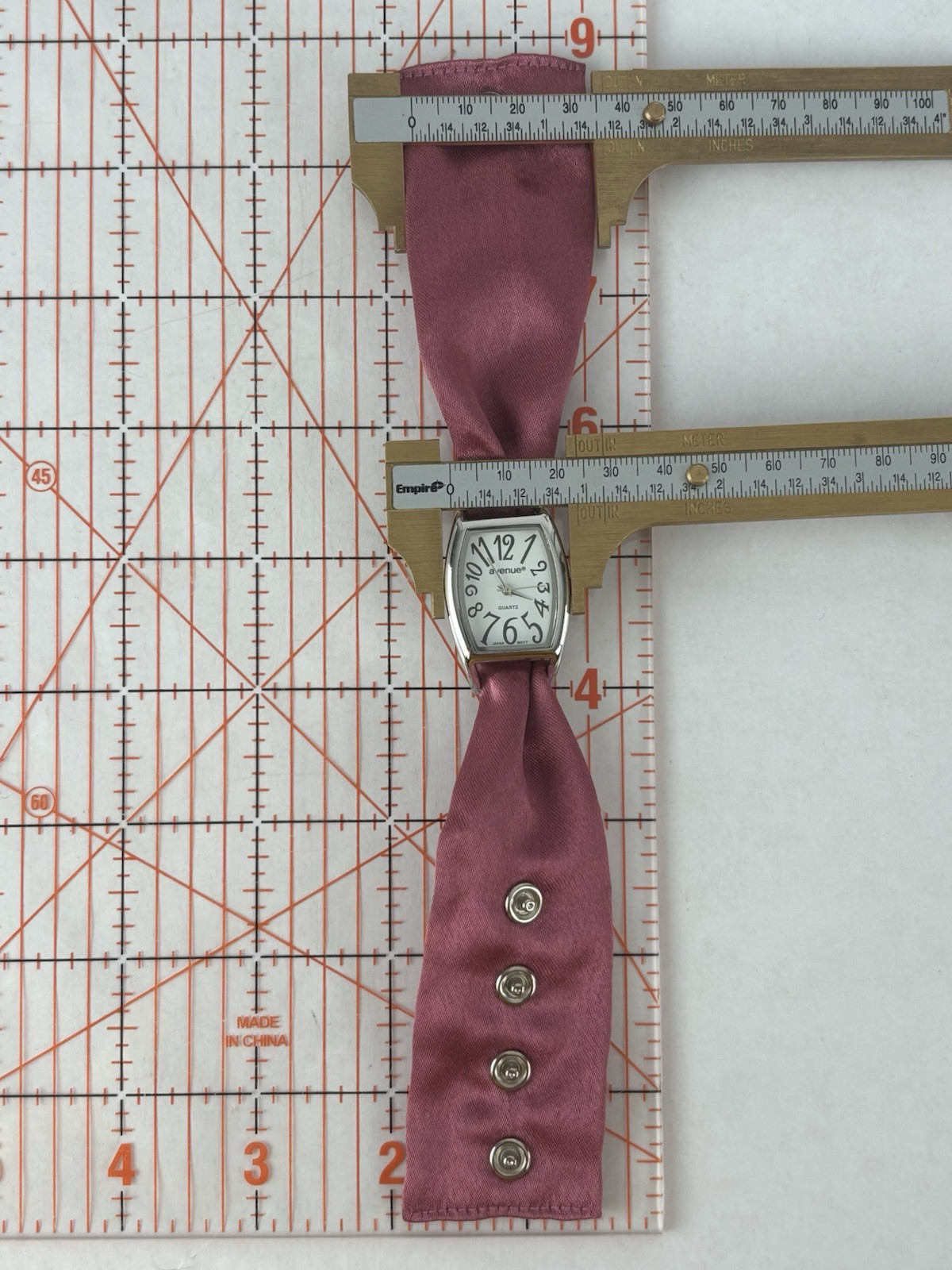 Avenue 23mm Silver Tone Quartz Watch w/Pink Ribbon Bracelet & New Battery
