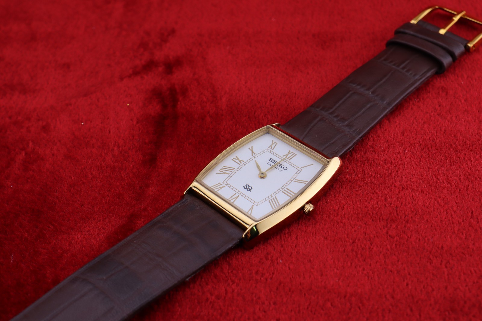 Vintage Men Seiko quartz Barrel-Tank White Dial, Dark Brown leather Dress Watch