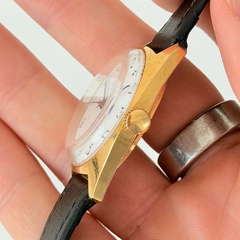 Vintage Cardinal Railroad Watch – 19 Jewels, Shockproof