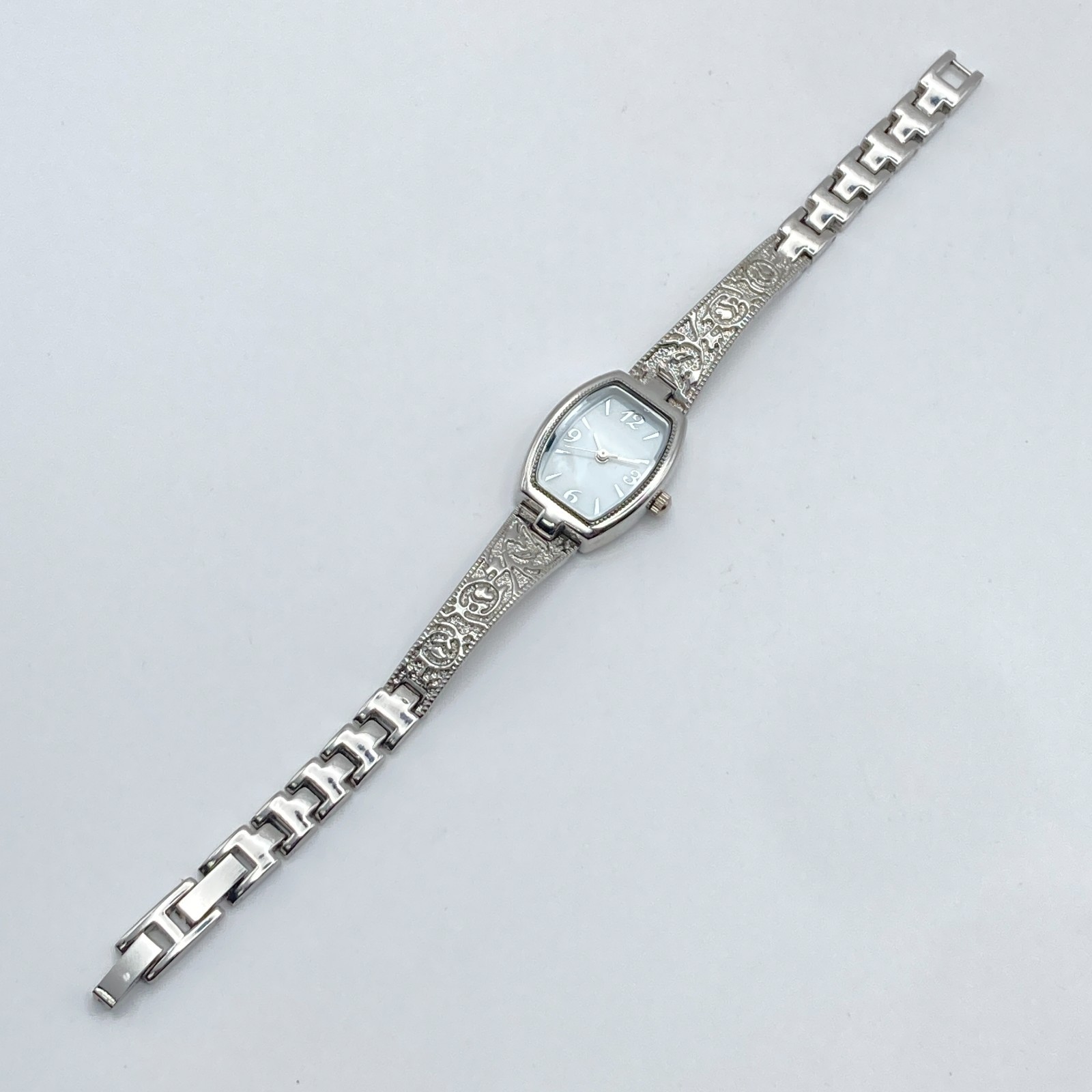 Filigree Womens Watch 19mm Silver Tone MOP Extender Scrollwork New Battery 6.75″
