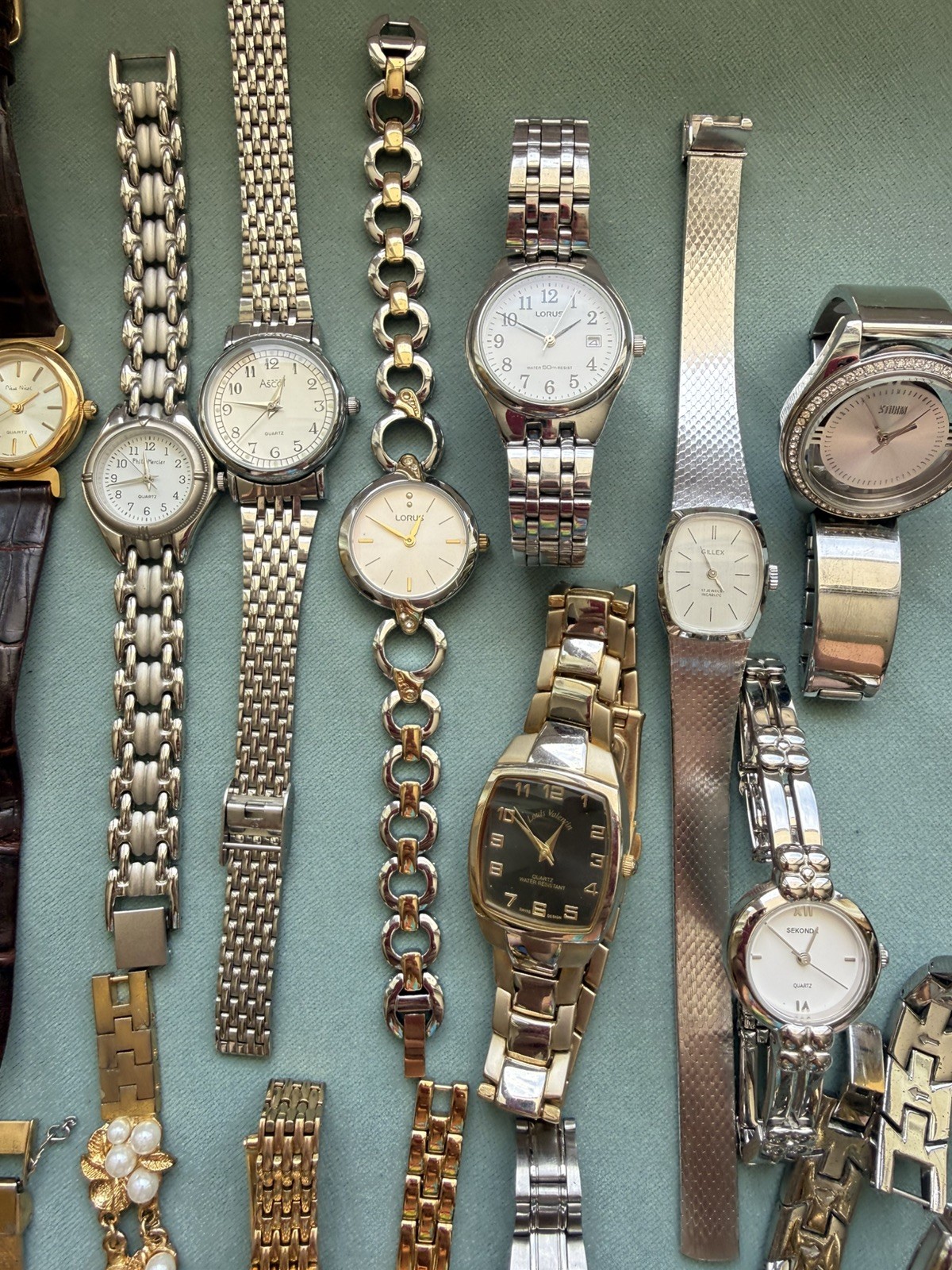 25 WORKING with batteries JOBLOT WATCHES vintage/modern gold/silver tone