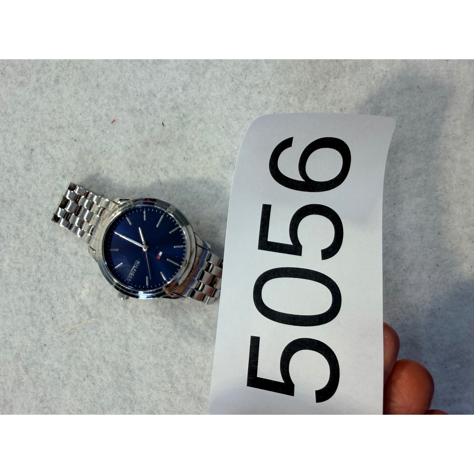 Tommy Hilfiger Mens Watch Blue Sunray Dial Silver Stainless Steel READ