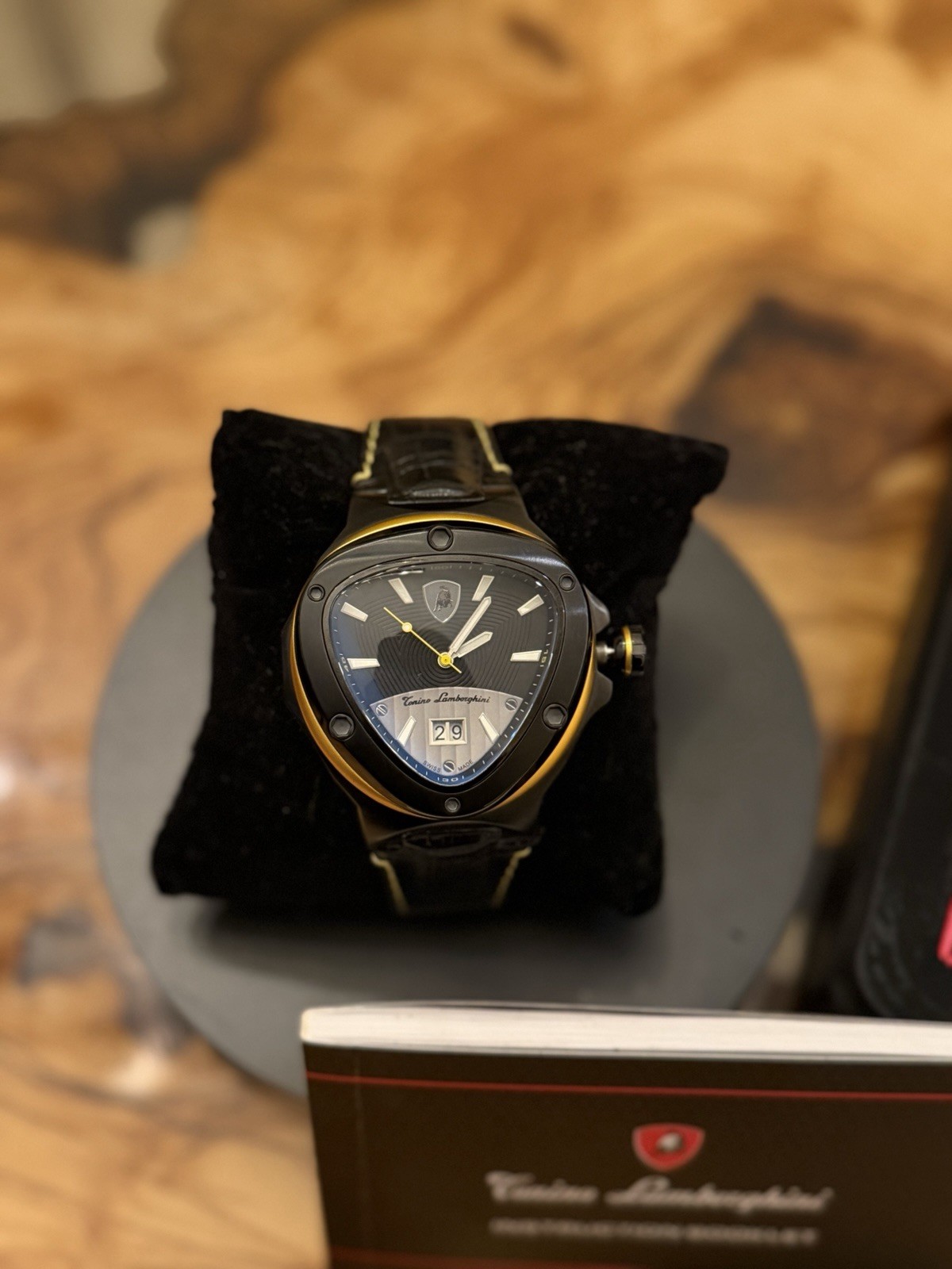 Tonino Lamborghini Spyder Men’s Quartz Date Black Dial Leather Strap Box