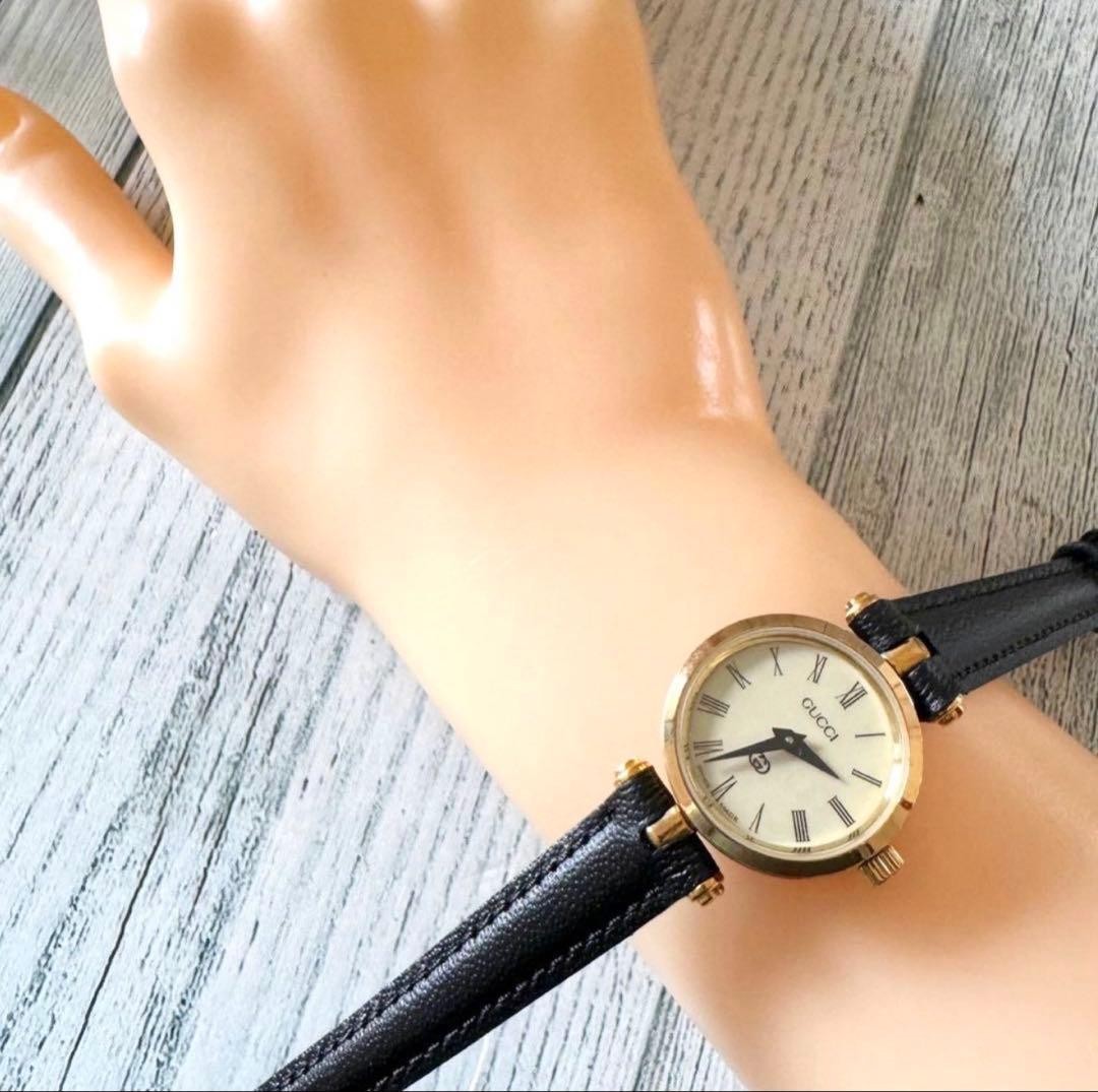 Gucci Shelly Line Beige Round Quartz Wristwatch Women Japan 07917