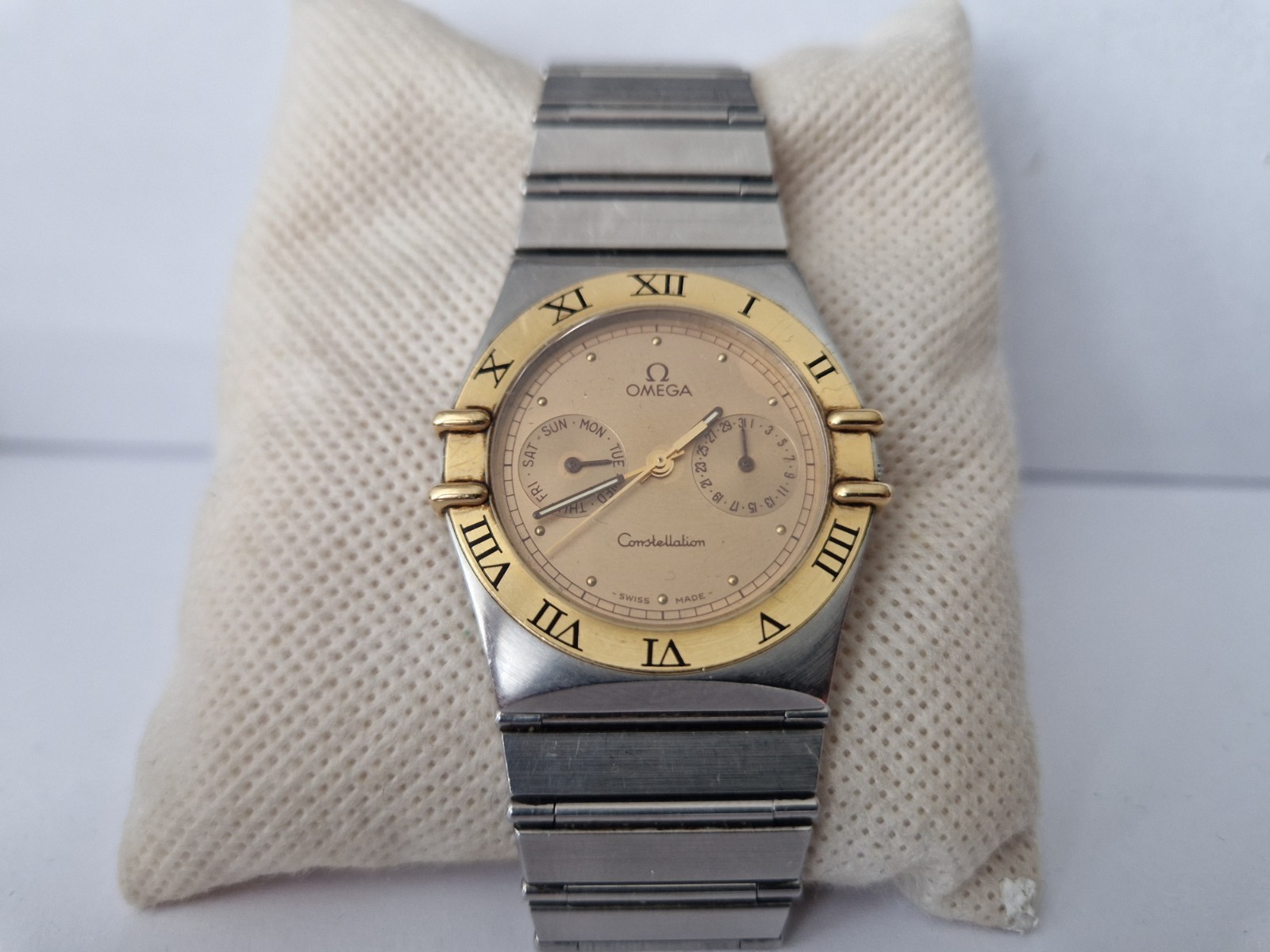 Omega Constellation Quartz -Day-Date-Ref 3961070-18 K-750 Gold Bezel-Not Working
