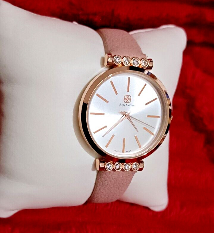 Daisy Fuentes Ladies Quartz Watch Gift Set Inc 2x Bangles + Necklace & Bracelet