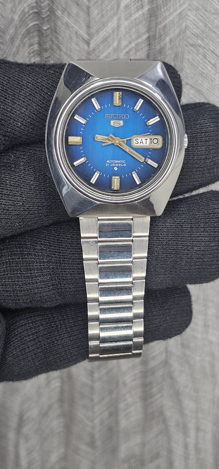 Vintage Seiko 5 Automatic Blue Dial Day/Date Wrist Watch Japan