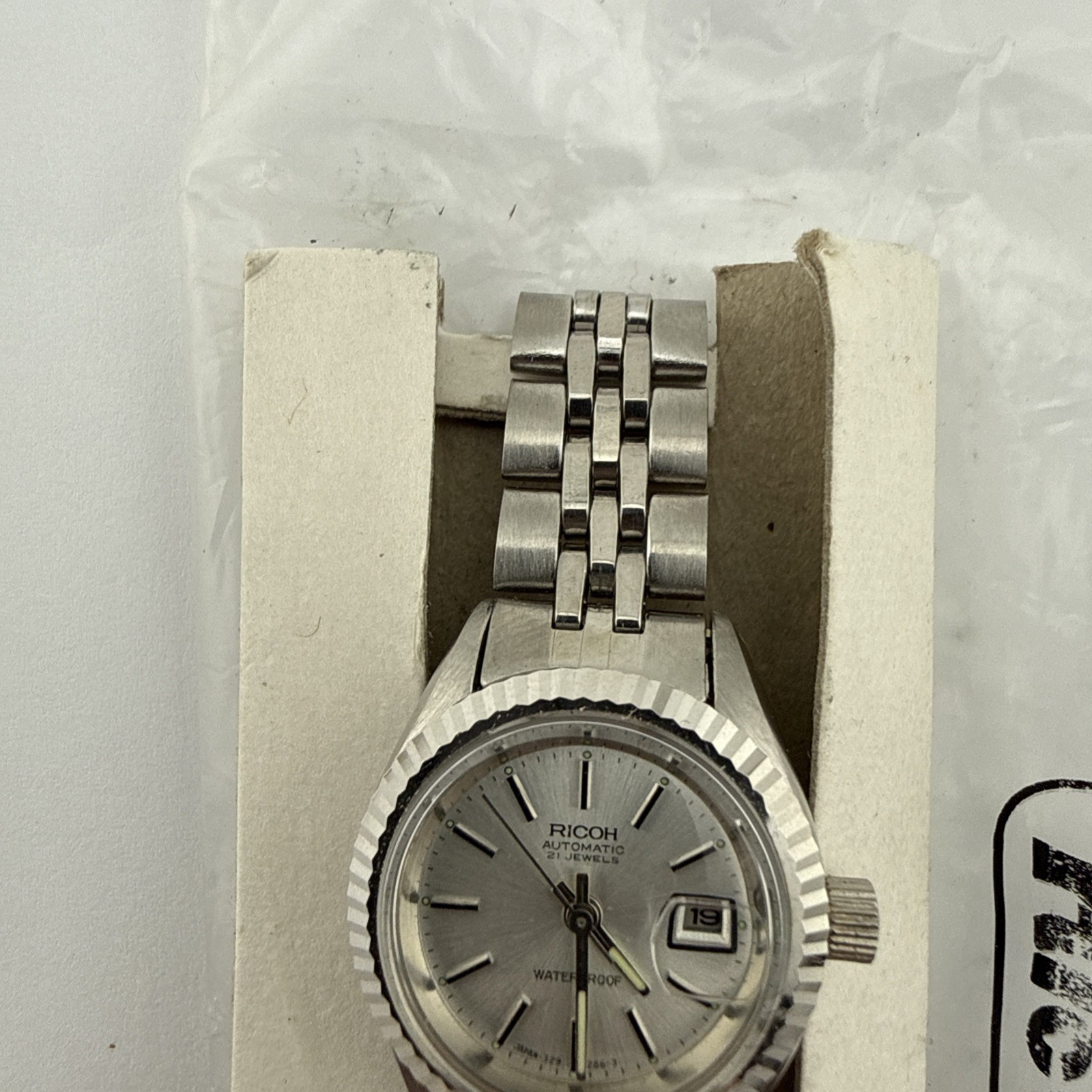 VINTAGE RICOH AUTOMATIC 21J SILVER TONE LADY’S DATE WATCH – NOS New Old Stock