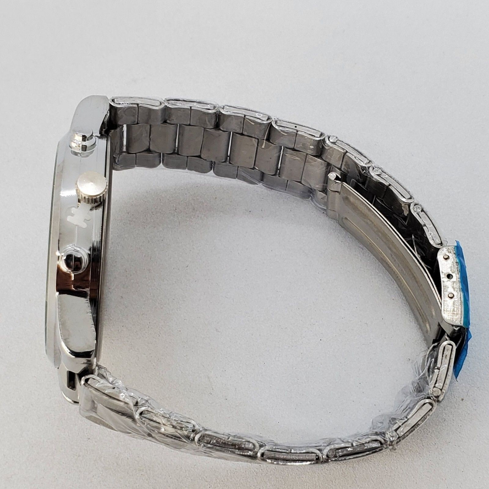 Men’s Watch 42MM Gray Case Black Dial Date Indicator Gray Bracelet Band 7″ Wrist