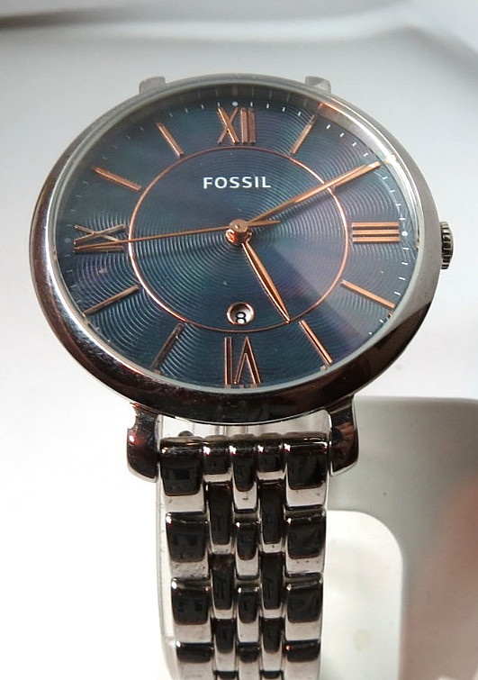 BEAUTIFUL WOMEN’S FOSSIL QUARTZ ES4205 MOTHER OF PEARL DIAL WRISTWATCH DATE RUNS