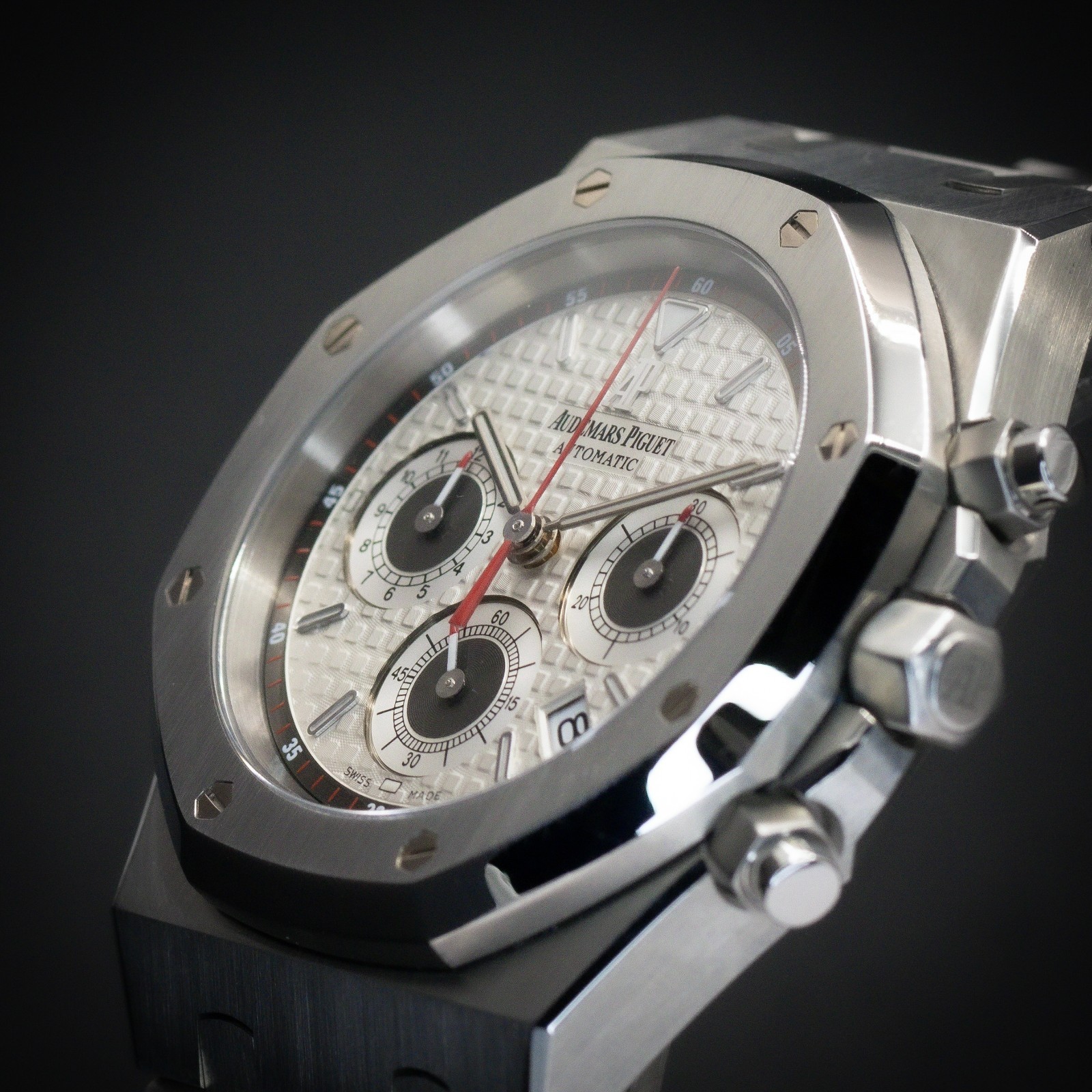 AUDEMARS PIGUET Royal Oak Chronograph 39 | “Panda” | Ref. 26300ST.OO.1110ST.06 |