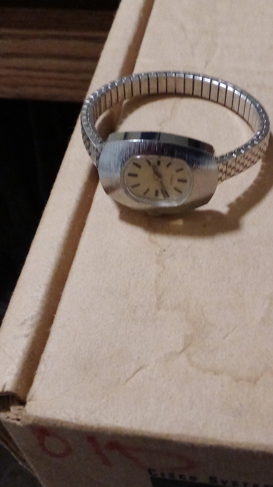 Timex Analog Wristwatch Oval Silver Case Beige Dial Metal Bracelet Baton Indexes