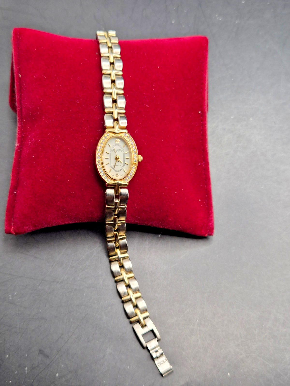 Vintage JOAN RIVERS Ladies Gold Tone Quartz Dress Watch-GVC/Working