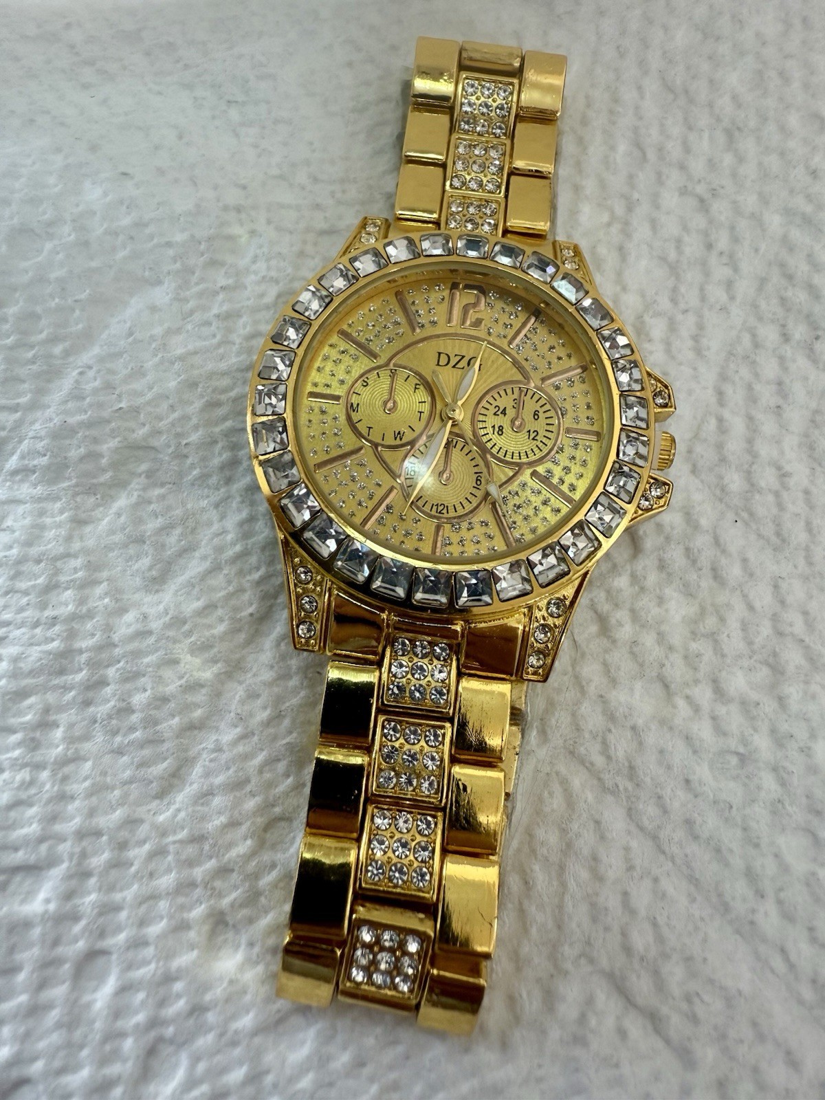 DZG Fashion Watch Men’s Quartz Movement Designer Style Watch