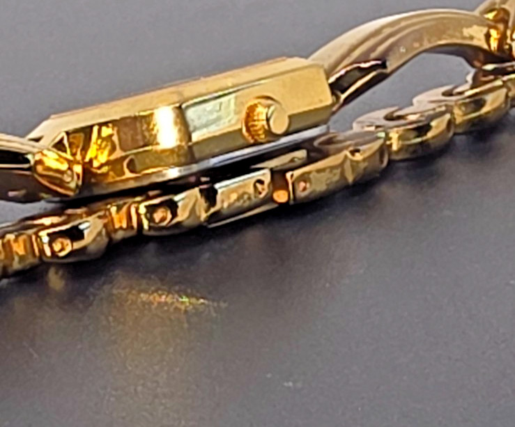India Sonata Watch Gold Tone 8042YAA New Battery and Working