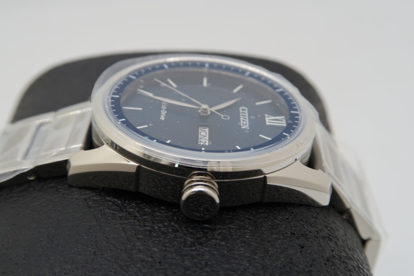 Citizen Eco-Drive Classic Blue Dial Men’s Watch Classic Stainless AW0081-54L NEW