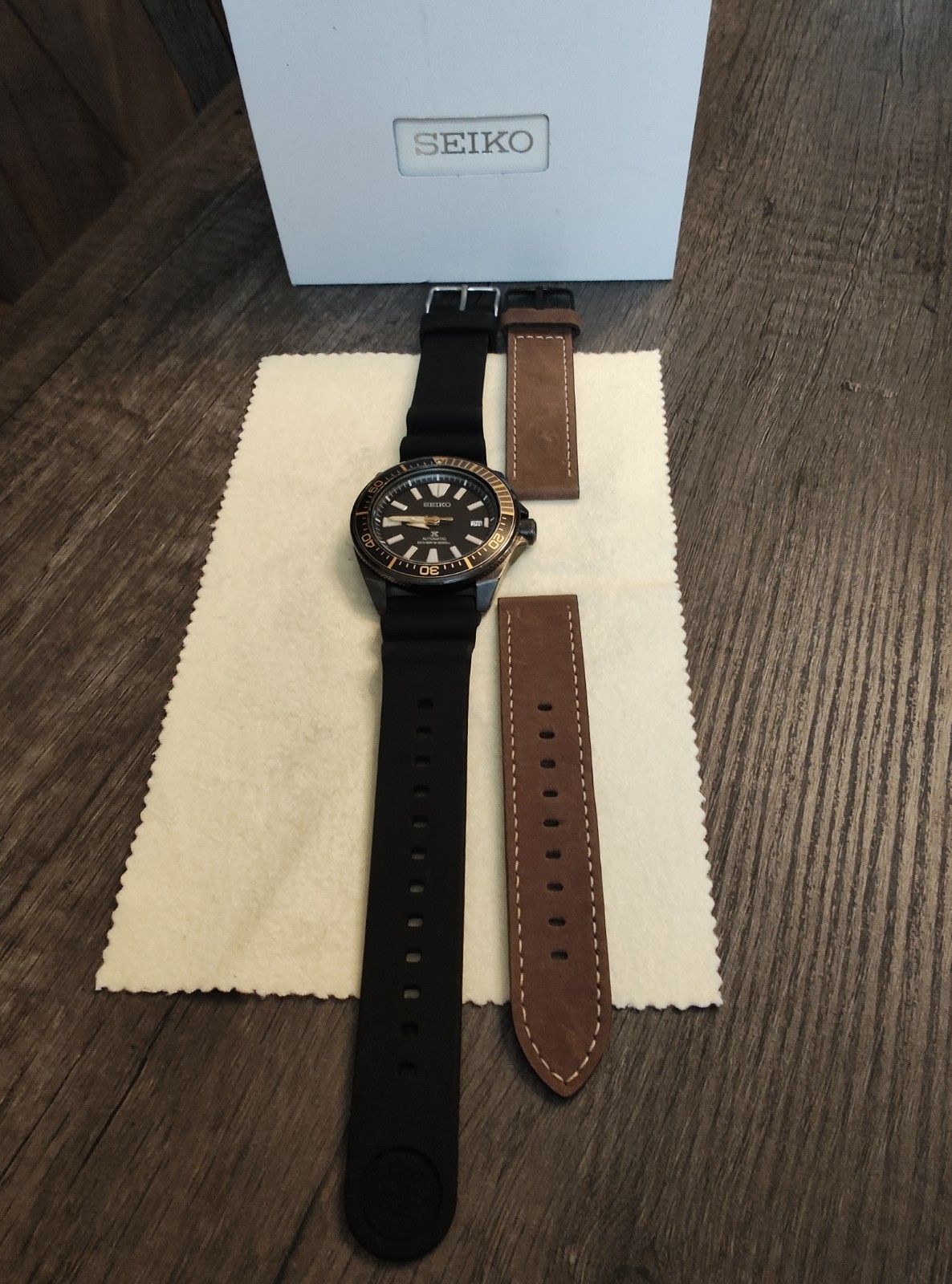 Seiko Prospex Samurai Men’s Black Watch – 4r35-01v0 – With Extra Band