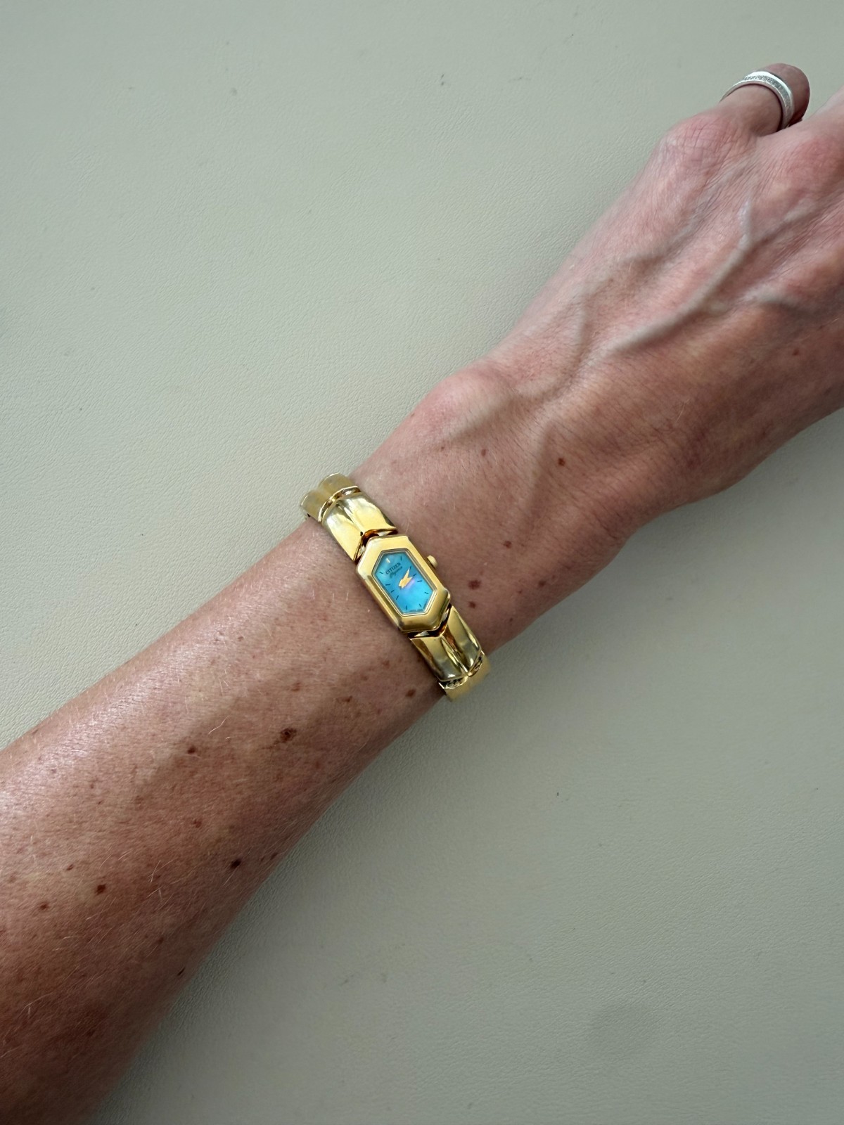 Vintage Citizen Elegance Ladies Quartz Watch Blue MOP Dial 13mm 2200-229681