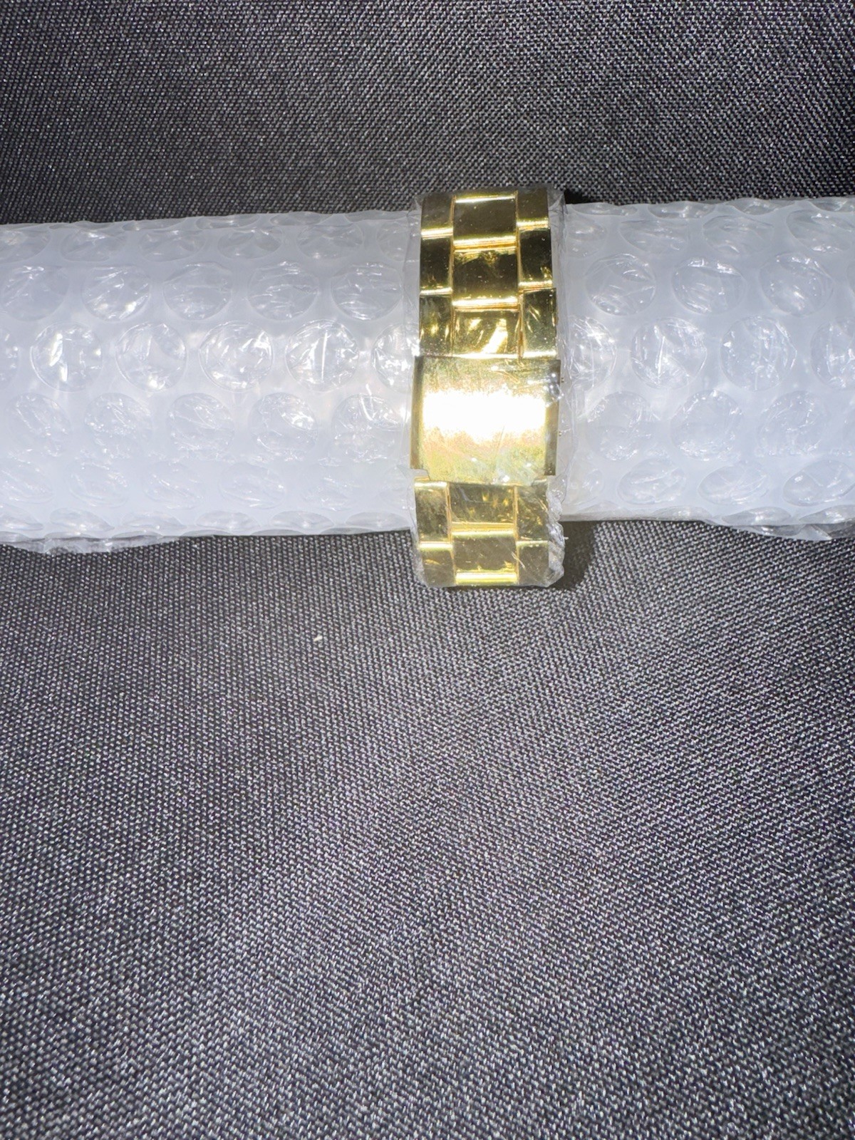 Free Shipping Gold Tone Men’s Fashion Watch Black Dial Metal Bracelet