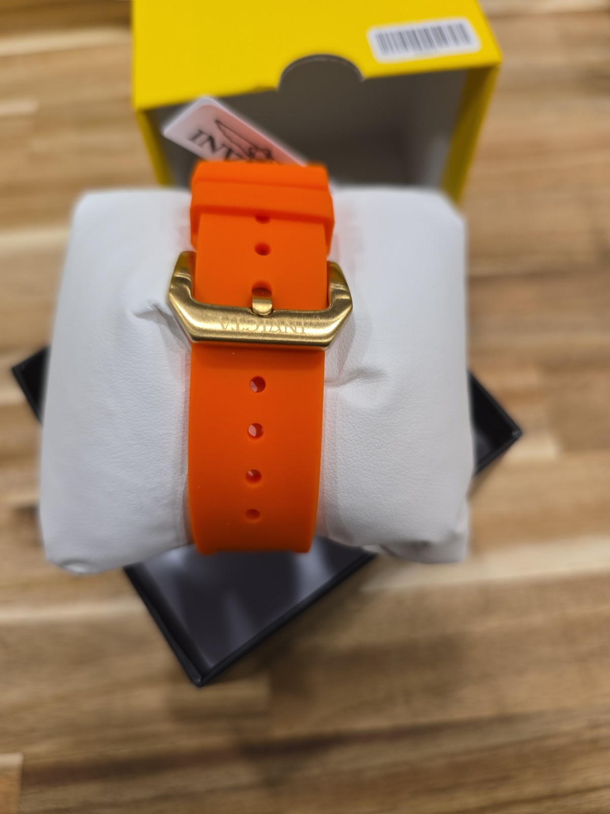 Invicta Racing Vaulthan Men’s Watch 69651 44mm White/Orange Band New!!