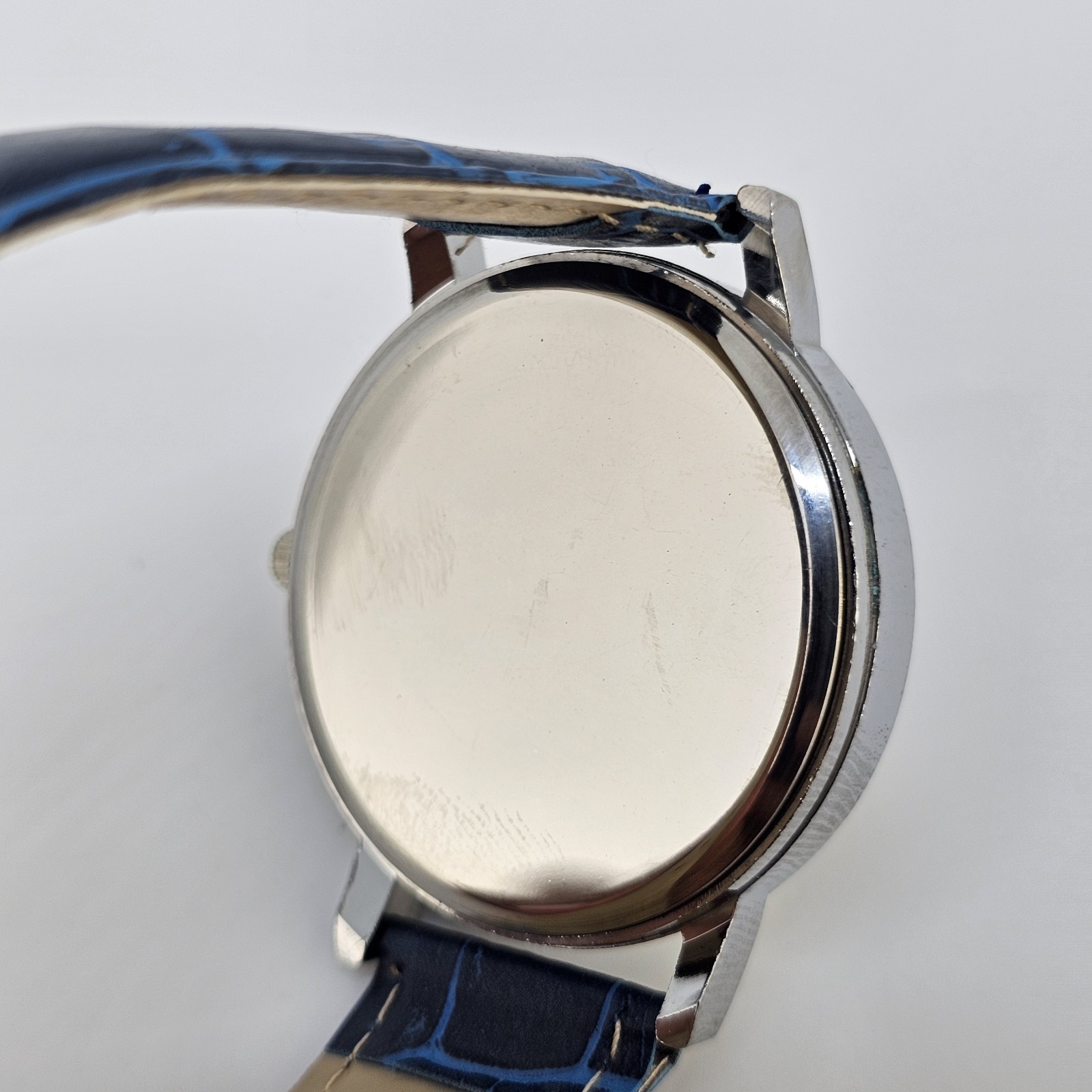 Men’s Analog Easy Read Watch 40MM White Dial Blue Faux Leather Bands New Battery