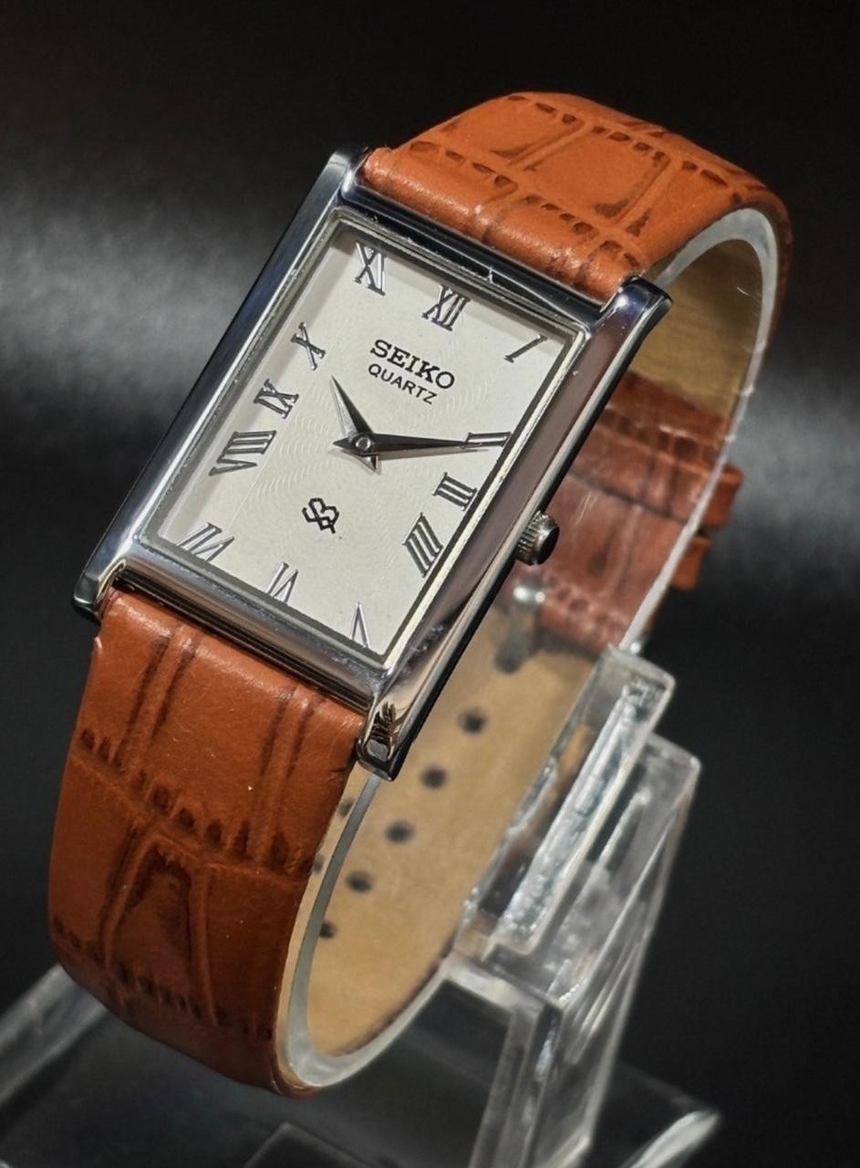 Vintage Seiko Slim Quartz Men’s Wristwatch With Free DDP Shipping