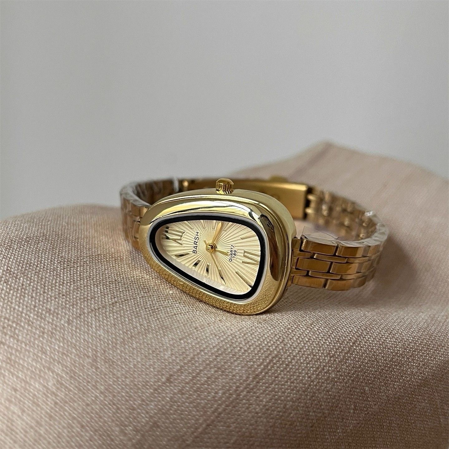 Women Wrist Watch Fashion Triangle Watch French Vintage Style wrist length 18cm