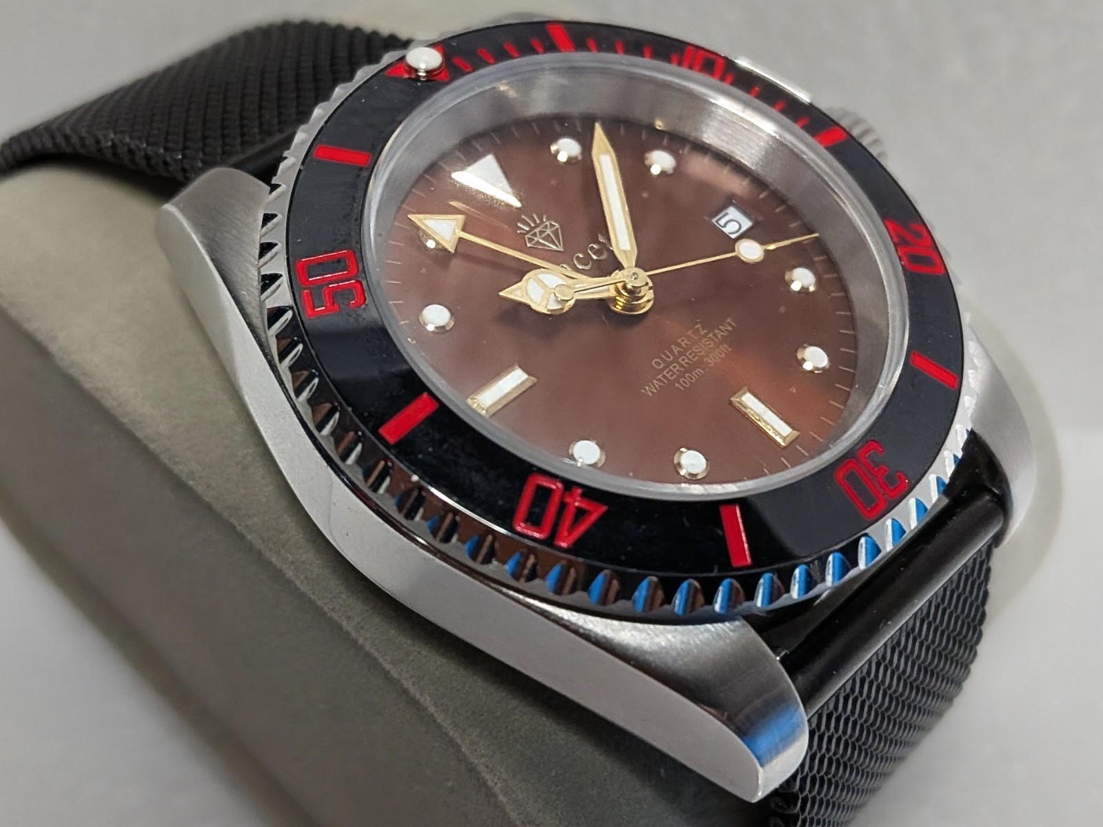 Facet GMT Milano with GMT movement and mesh braclet