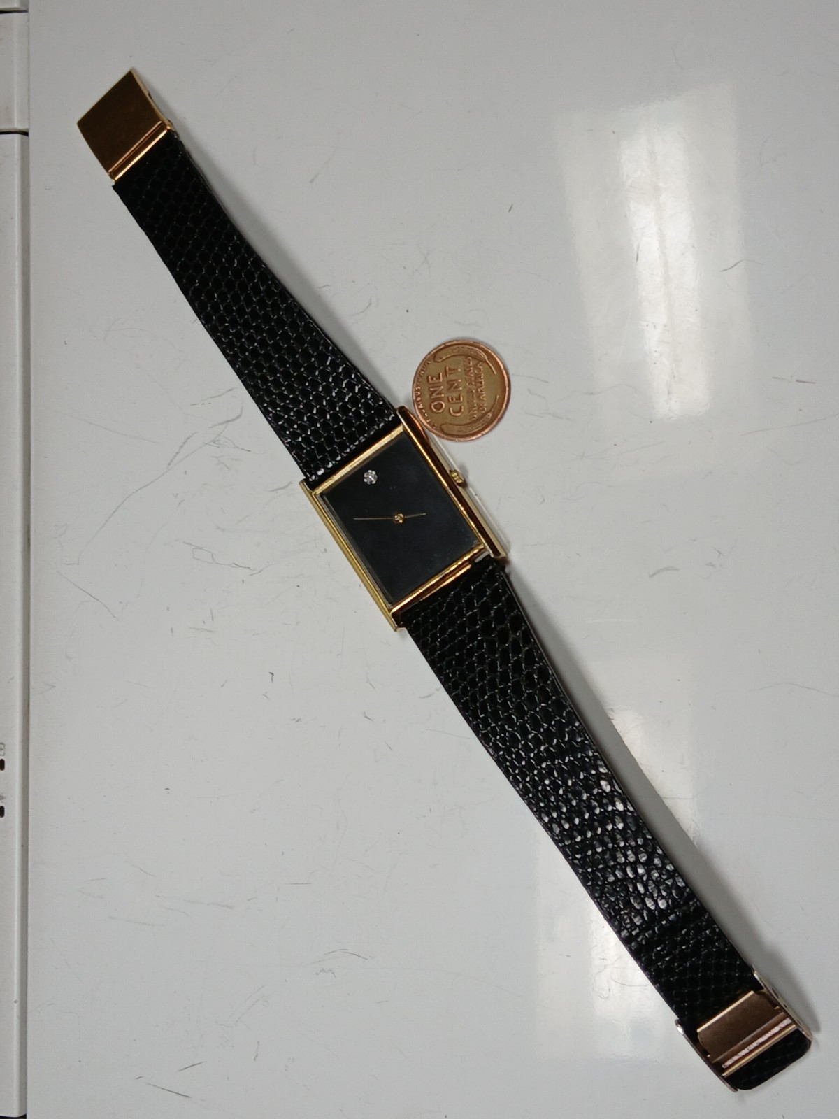 Vintage Mens Wittnauer Diamond Accent Black Dial Lizard Band Mens Quartz Watch