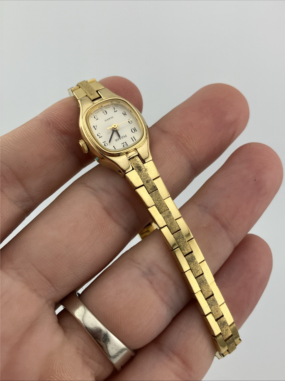 Vtg Pulsar Ladies 16mm Dainty Watch Gold Tone White Dial 6.25″ V811-5300 -RUNS
