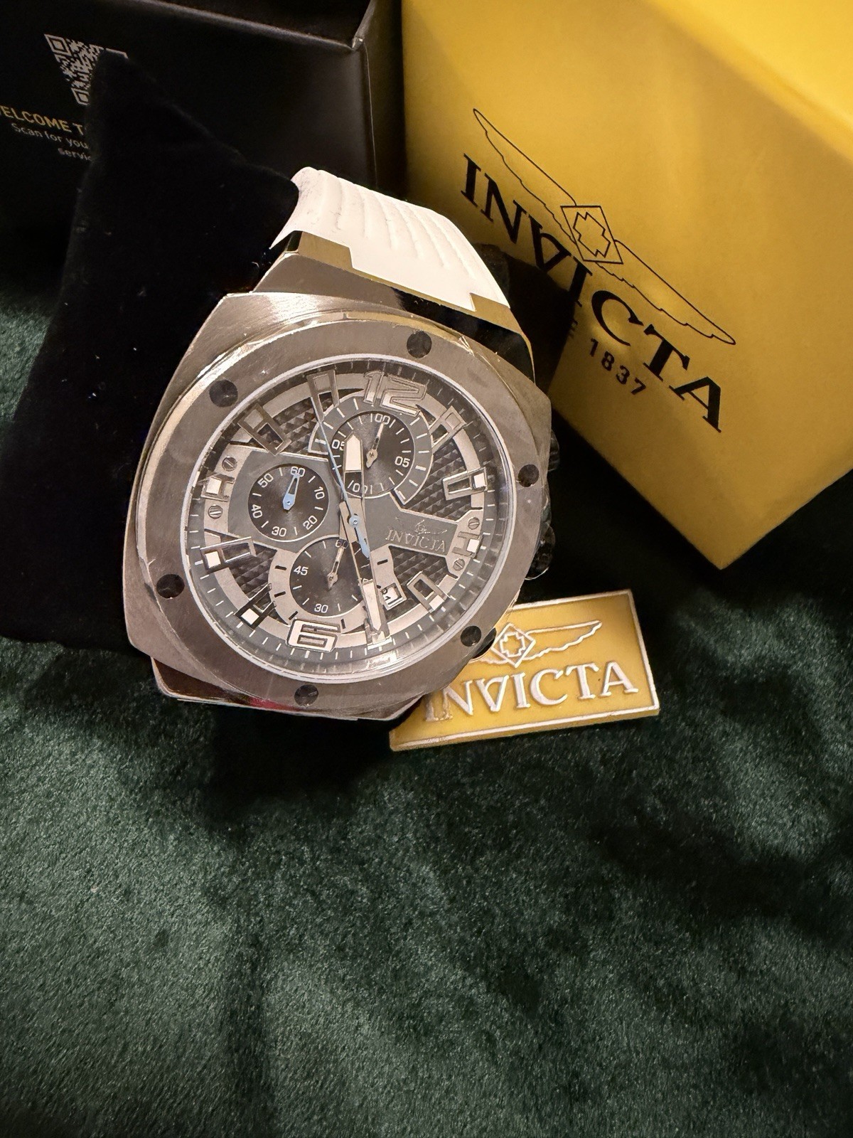 Invicta Men’s Quartz Chronograph Date Black/Gray Dial White Silicone Strap Box