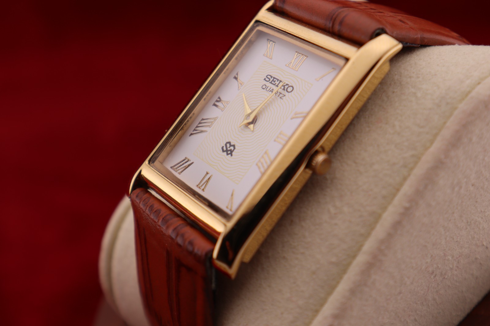 ⌚✨ Vintage Seiko Slim Quartz Gentlemen’s White Dial ,Light Brown Dress Watch