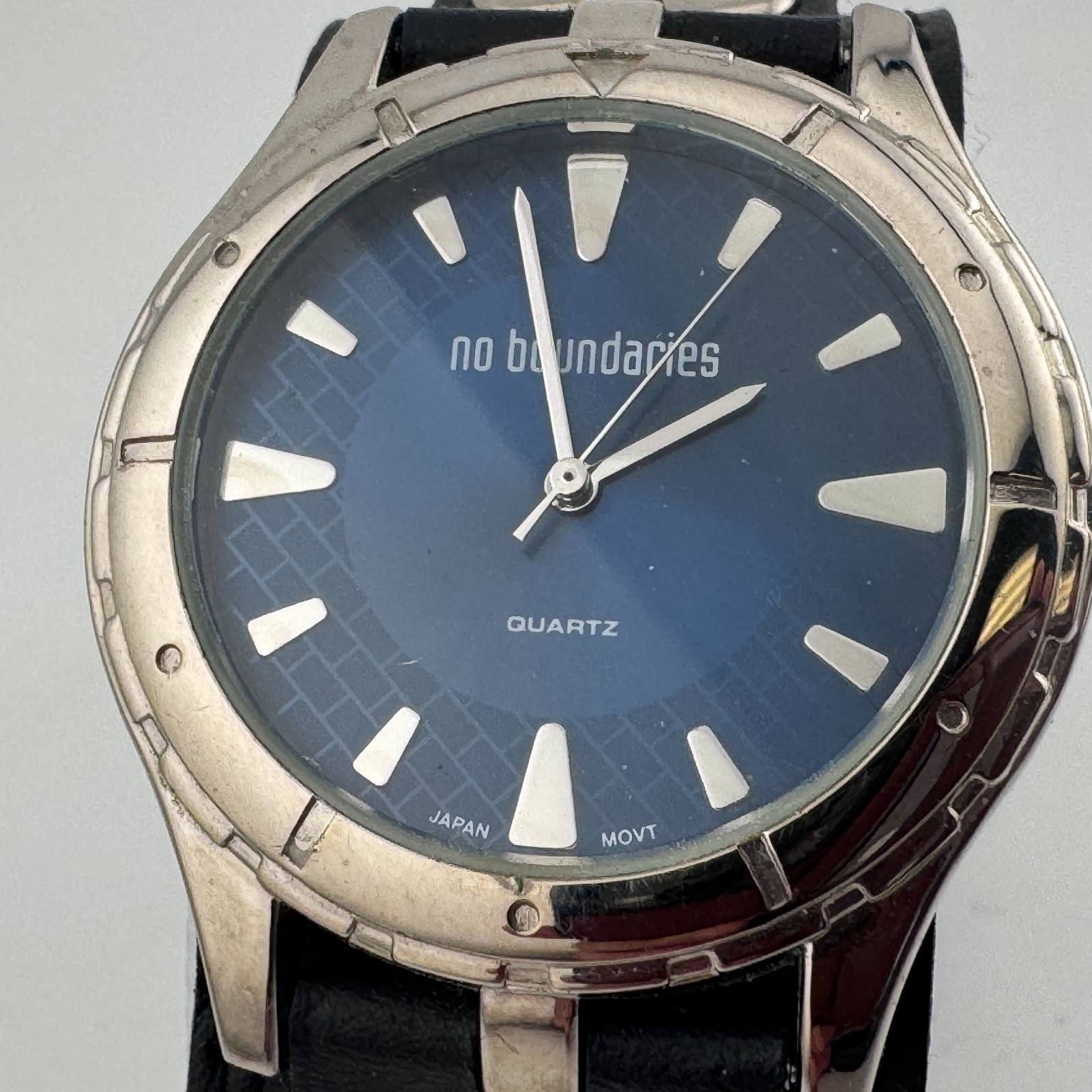 No Boundary Quartz Watch Men Silver Blue Leather Bund Band Analog New Battery