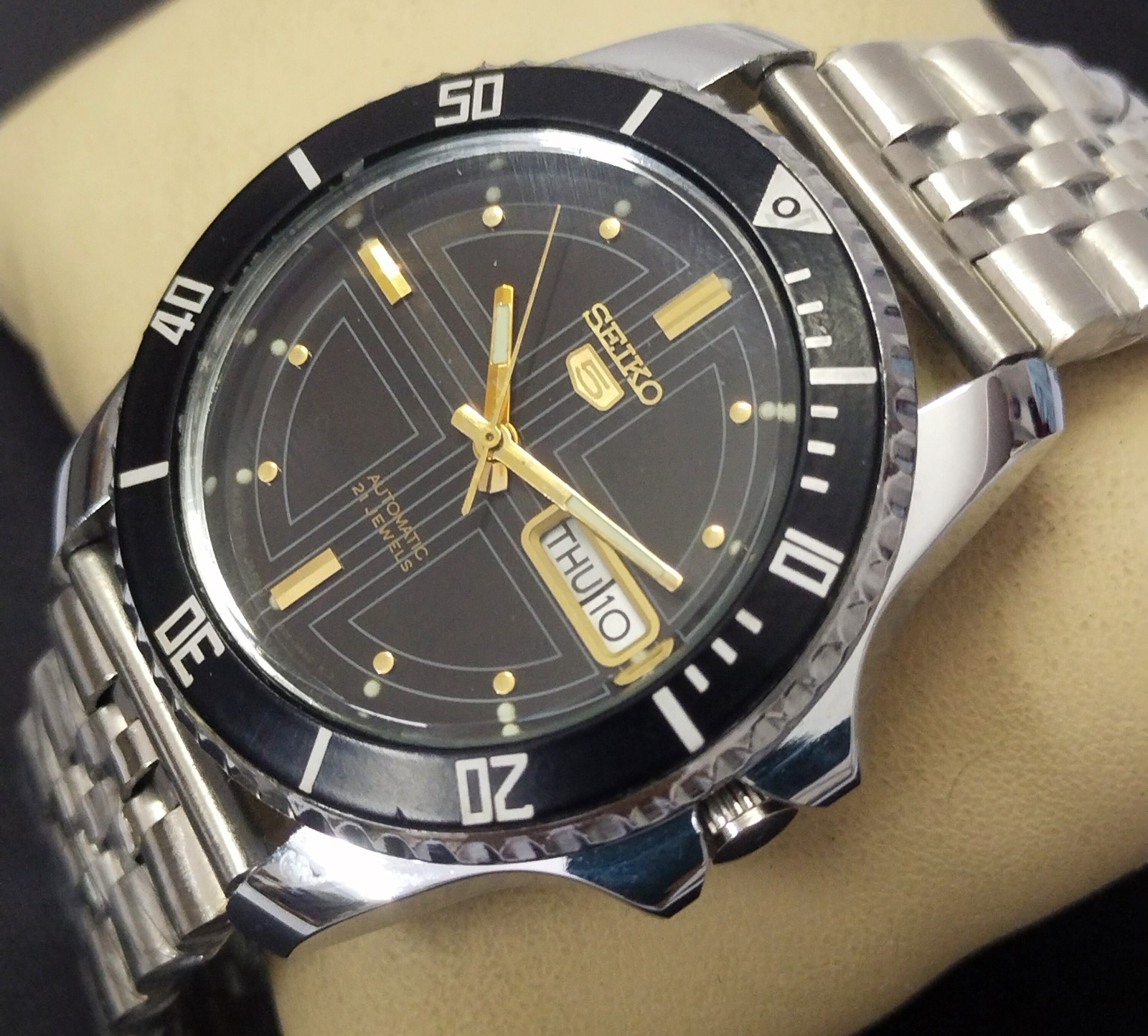 Vintage Seiko 5 Automatic Watch for Men Black Dial Excellent Condition
