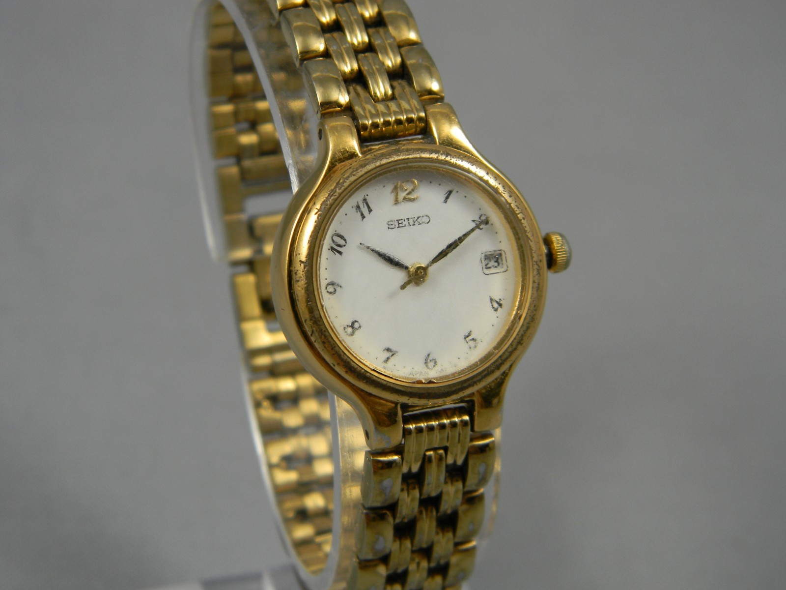 Vintage Seiko Watch Women 23mm Date Gold Tone Clasp Band 6.25″ New Battery