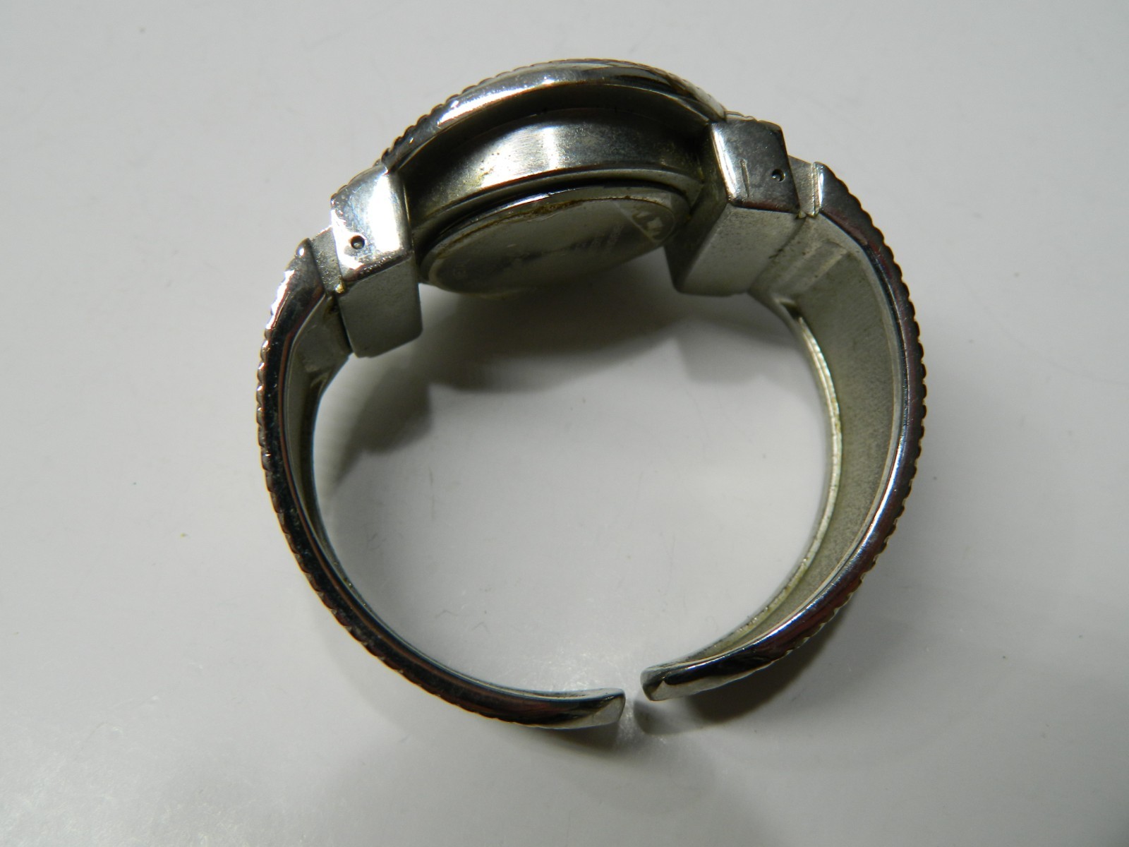 Vintage Susan Graver Ball peen hammered design women’s cuff style watch SUG 14