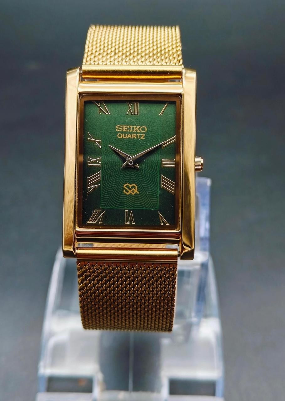 Vintage Seiko Slim Quartz Men’s Wrist Watch With Free DDP Shipping