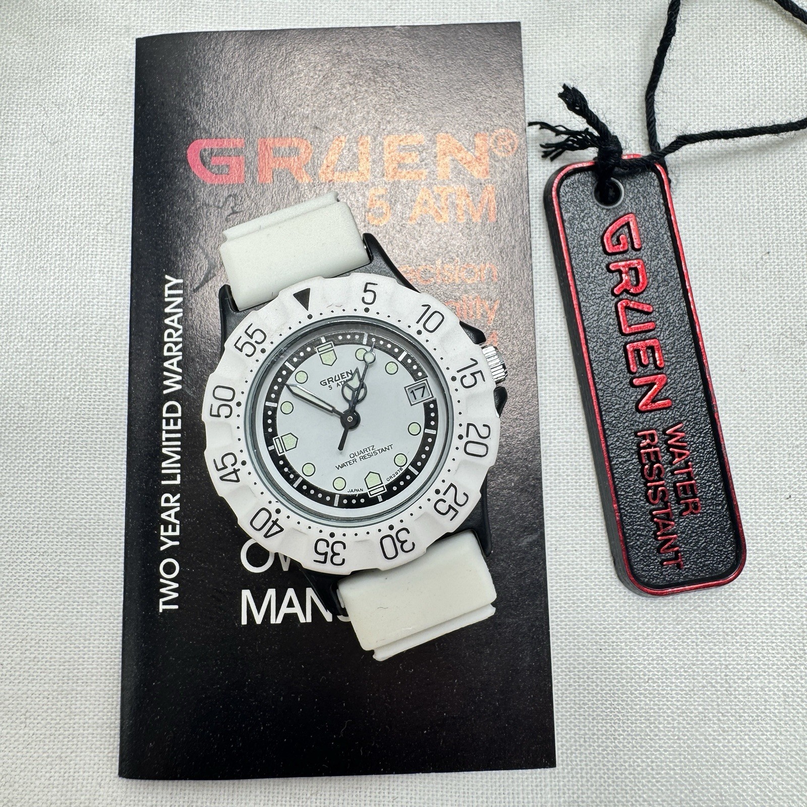 VTG 1980s GRUEN White Ladies Divers Style Watch Japan Quartz 28mm NEW OLD STOCK