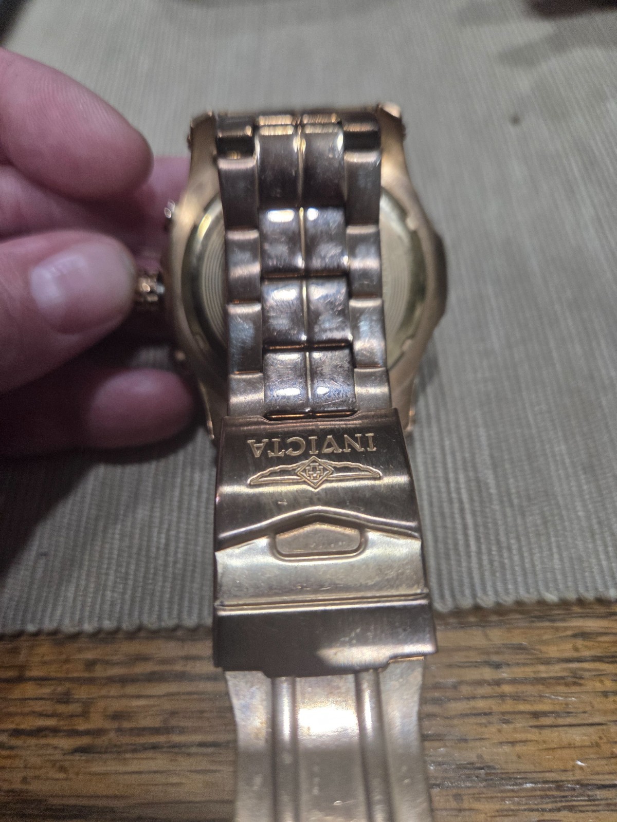 Invicta Signature 7386 Men’s Watch – Not Running – For Parts or Repair