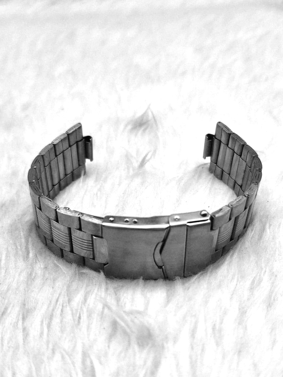 Stainless Steel Watch Strap Expandable Bracelet with Secure Fold-Over Clasp