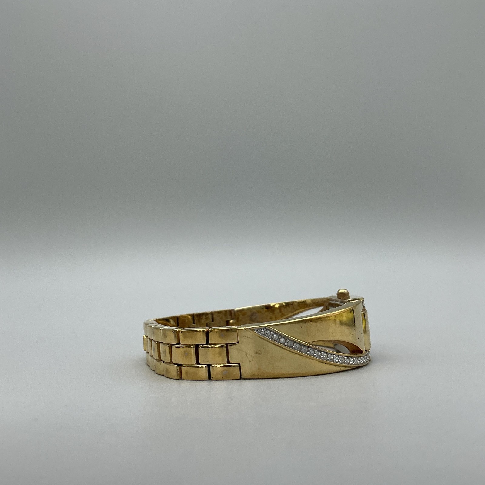 Bulova 98V28 Womens Watch 14mm MOP Dial Gold Tone Crystals New Battery 5.75″