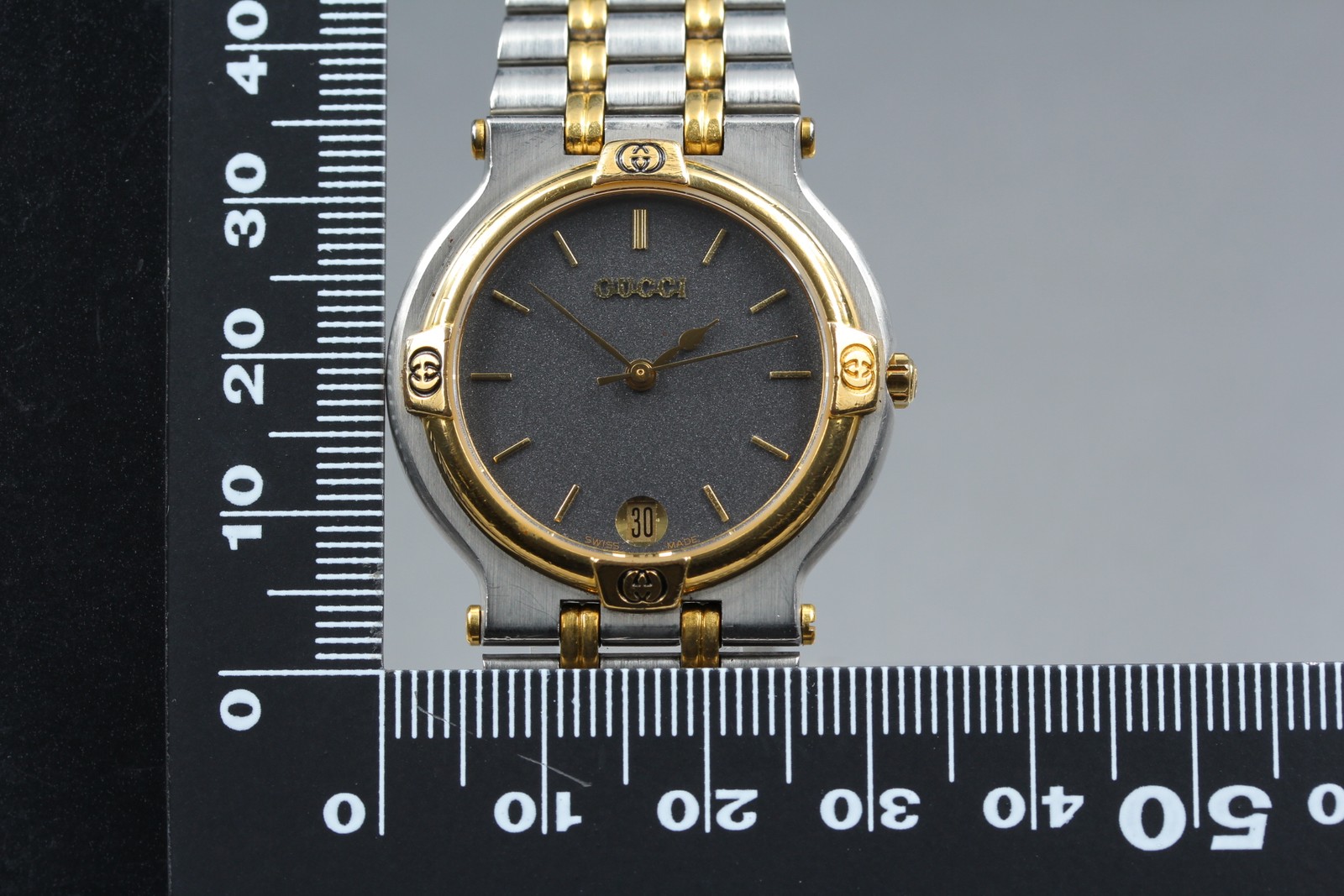 [Near MINT] Vintage Gucci 9000M 32mm Black Dial Date Qz Mens Watch From JAPAN