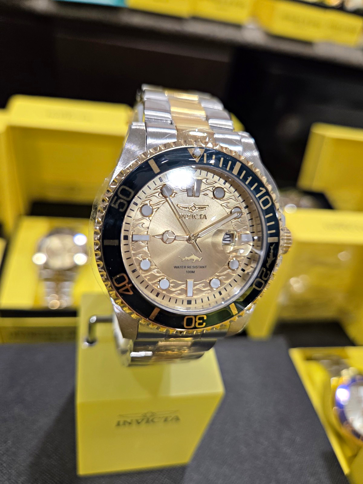 Invicta Pro Diver Currentwave Men’s Watch – 43mm. Steel, Gold (30022), Box