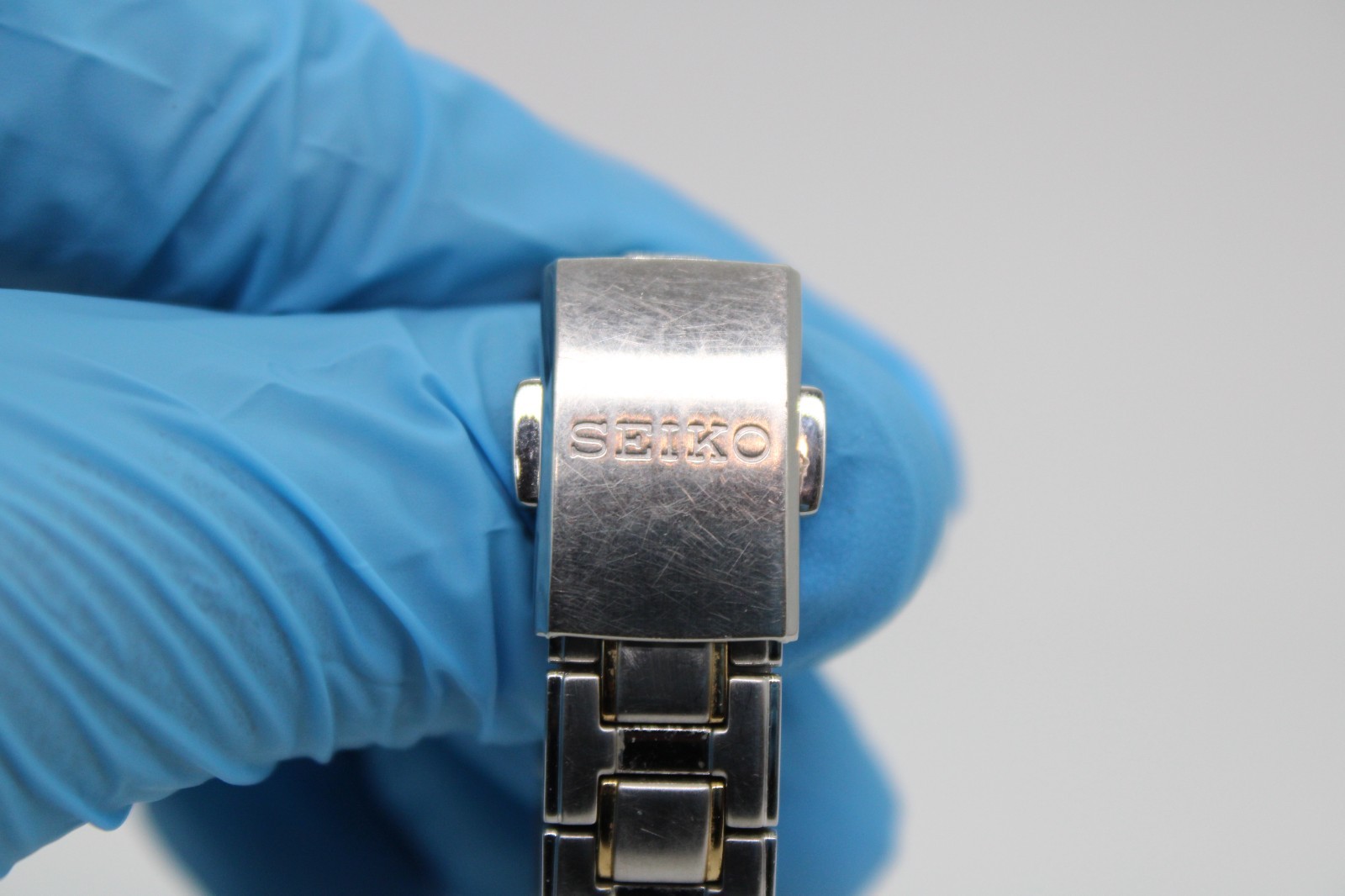Seiko V182-0AB0 Solar Date Ladies Wrist Watch Used Good Tested Works US Seller
