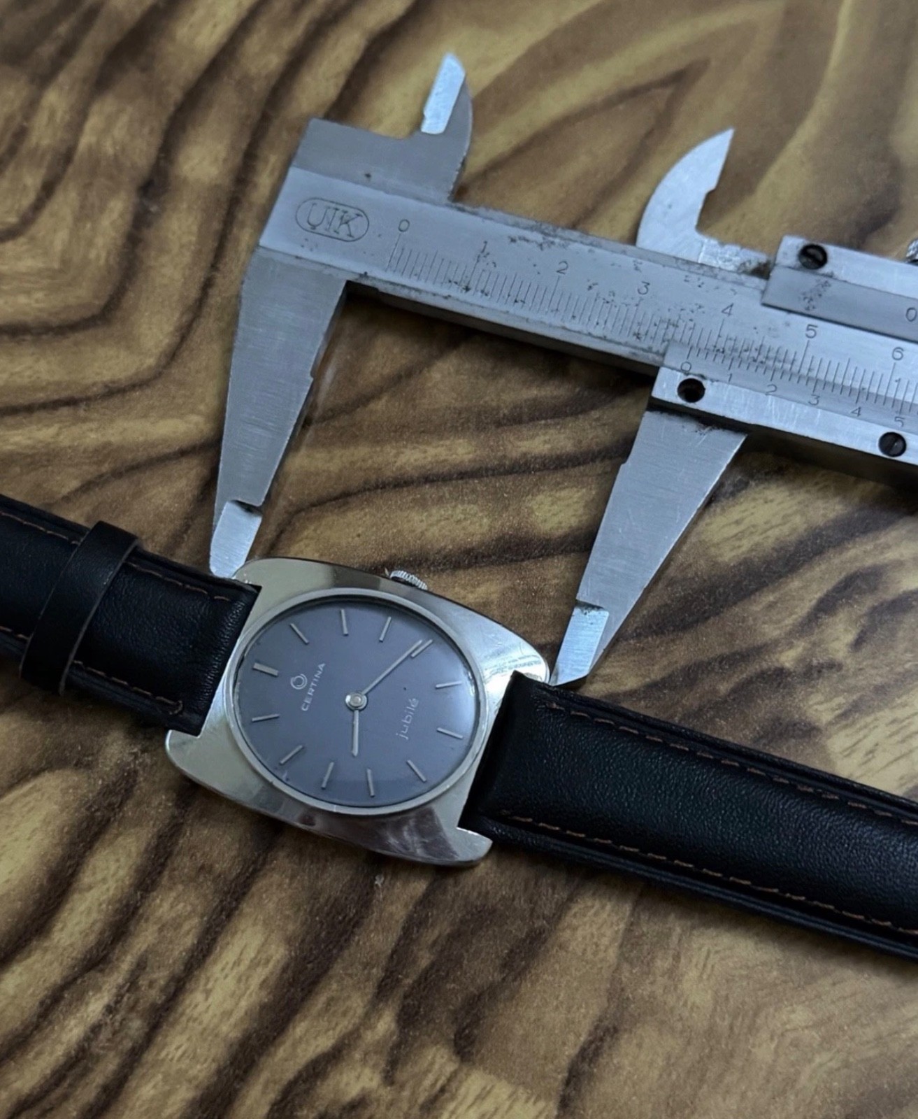 Vintage Certina Jubilé 4001-173 Manual Winding 1960 Men’s Watch 30 MM x 37.5 MM