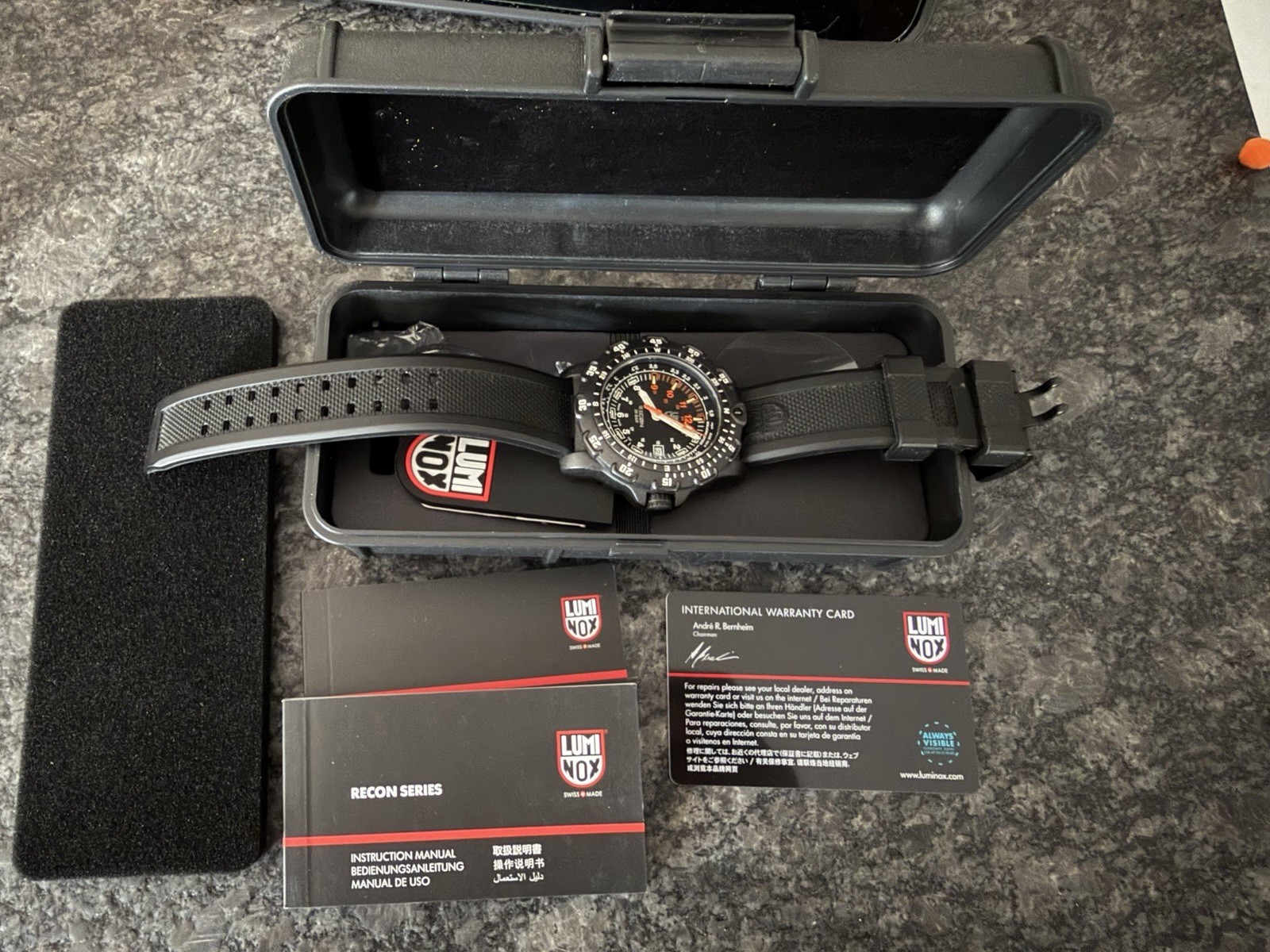 Luminox Recon Series 8820 200m Carbon Fiber sapphire crystal Date 45mm Box