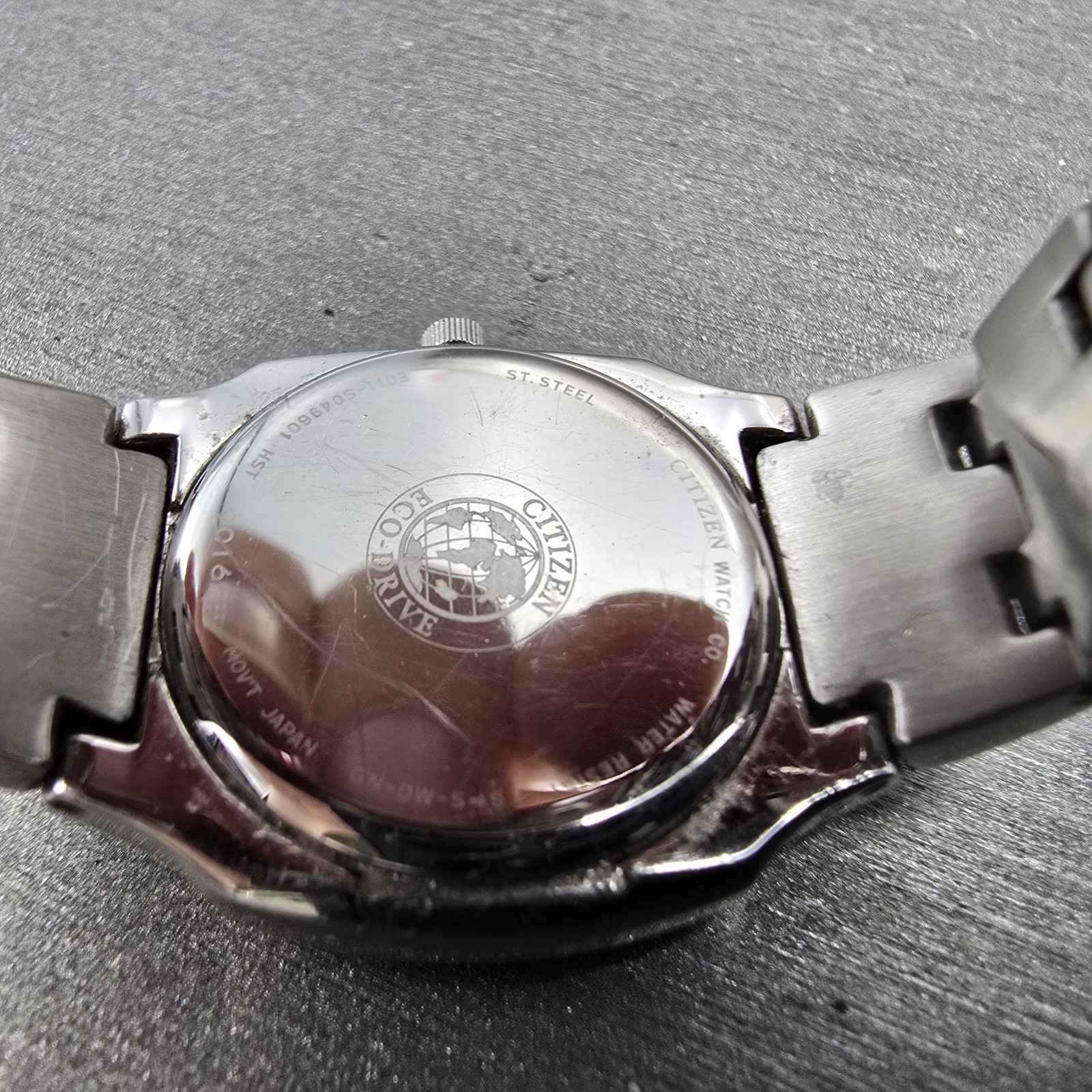 Citizen Eco-Drive Watch Women 25mm Gray Dial Silver Tone Date E011-S049601 RunsS