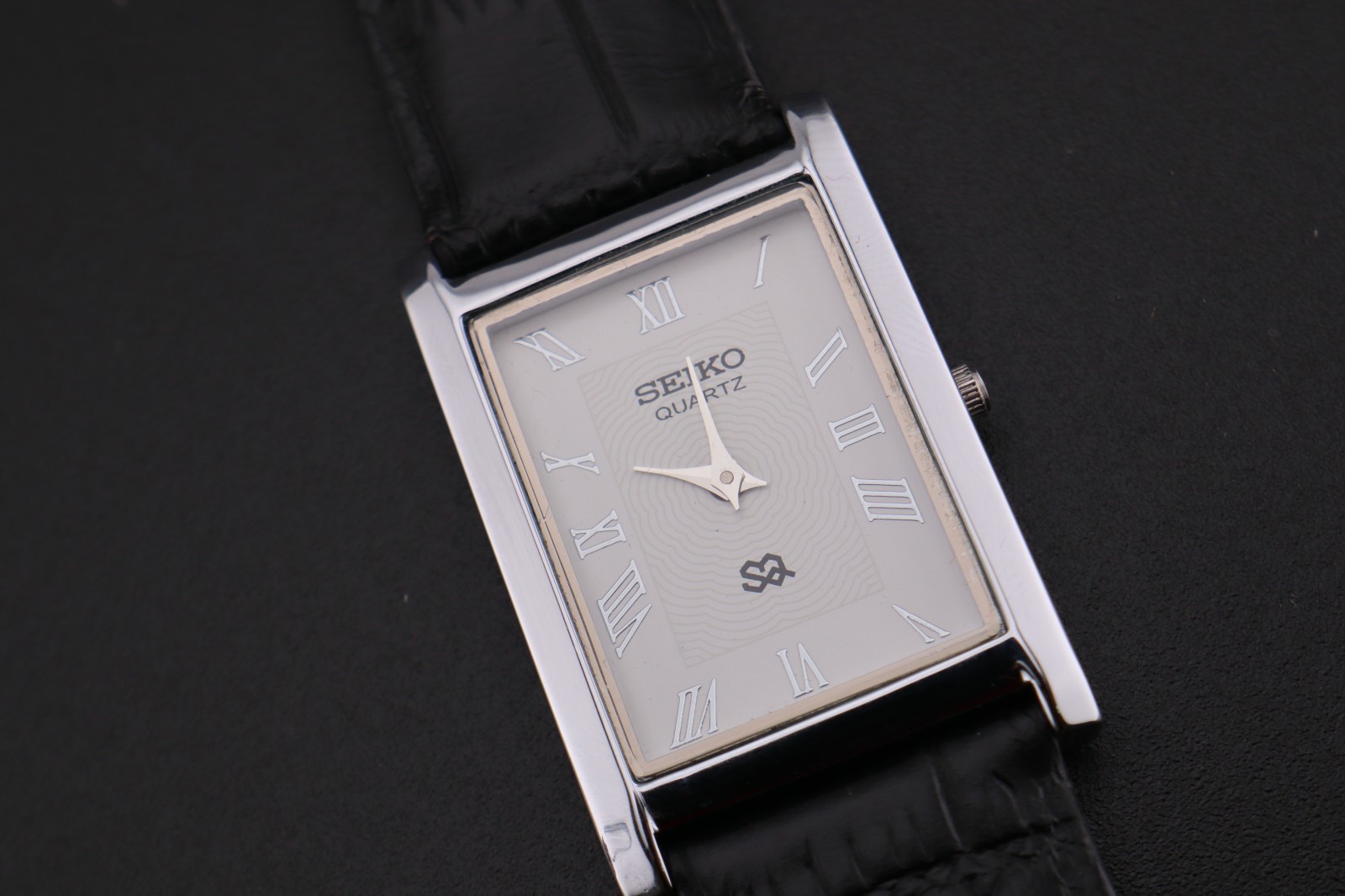 Vintage Seiko Slim White Dial Gentlemen’s Quartz Wrist Watch – FREE SHIPPING