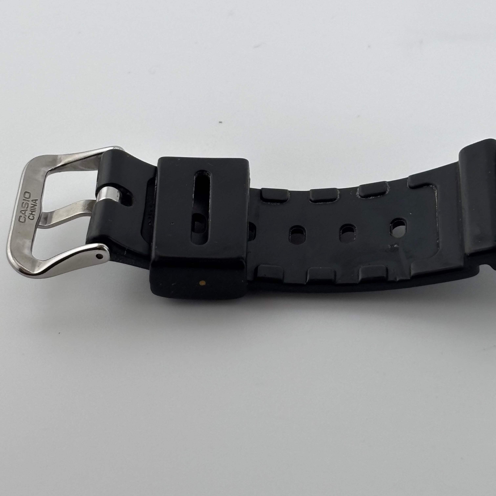 CASIO G-SHOCK G-5600UE Tough Solar Windshield damaged World Time 43.9mm