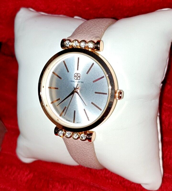 Daisy Fuentes Ladies Quartz Watch Gift Set Inc 2x Bangles + Necklace & Bracelet